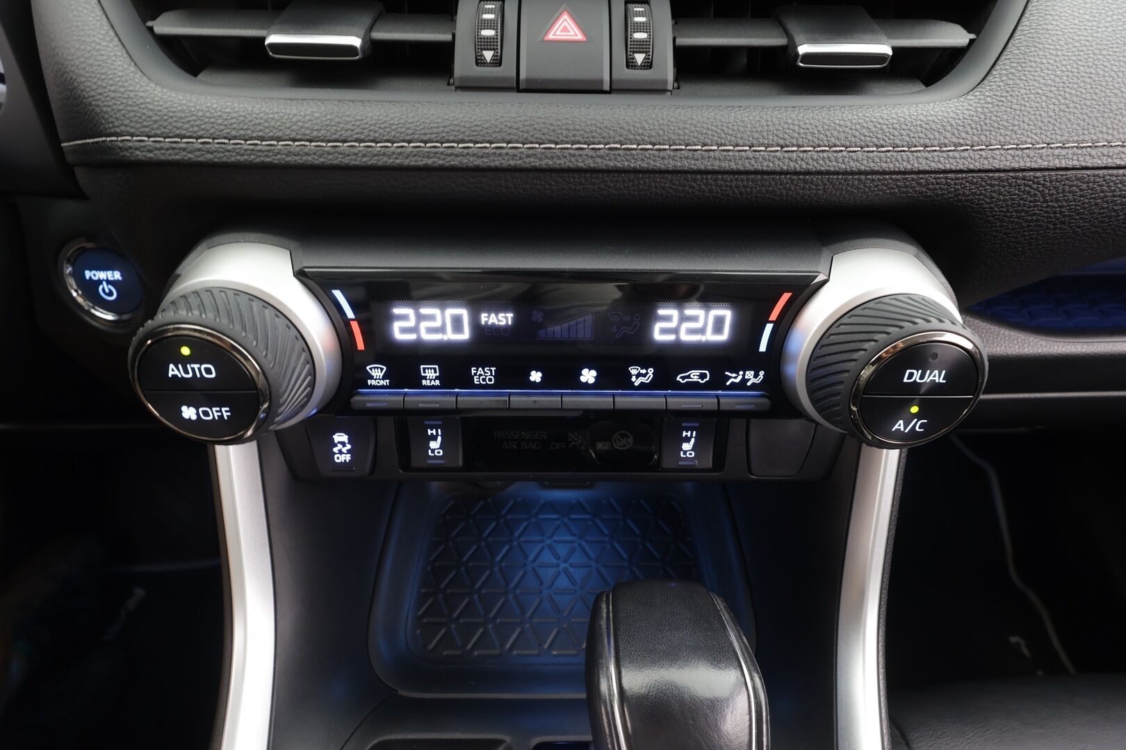 Toyota RAV4 2022 2,5 Hybrid AWD-i Premium - | ACC | Koukku | Lohko+Sisä | P.Kamera | Muistipenkki | LED | Nahat | Sähköluukku | Ratinlämmitin | Apple&Android | Keyless | ALV | Kahdet renkaat aluvanteilla | 