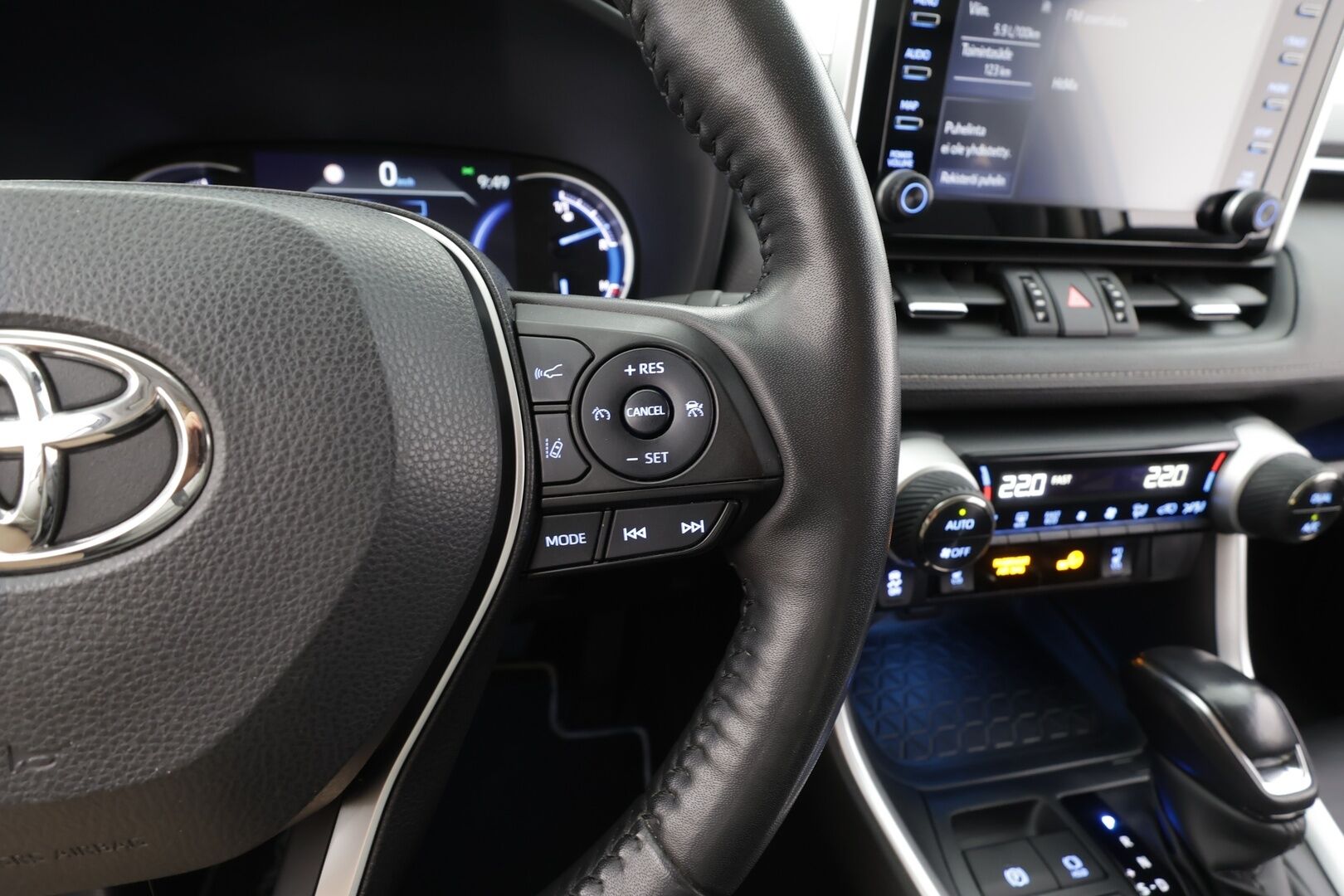 Toyota RAV4 2022 2,5 Hybrid AWD-i Premium - | ACC | Koukku | Lohko+Sisä | P.Kamera | Muistipenkki | LED | Nahat | Sähköluukku | Ratinlämmitin | Apple&Android | Keyless | ALV | Kahdet renkaat aluvanteilla | 