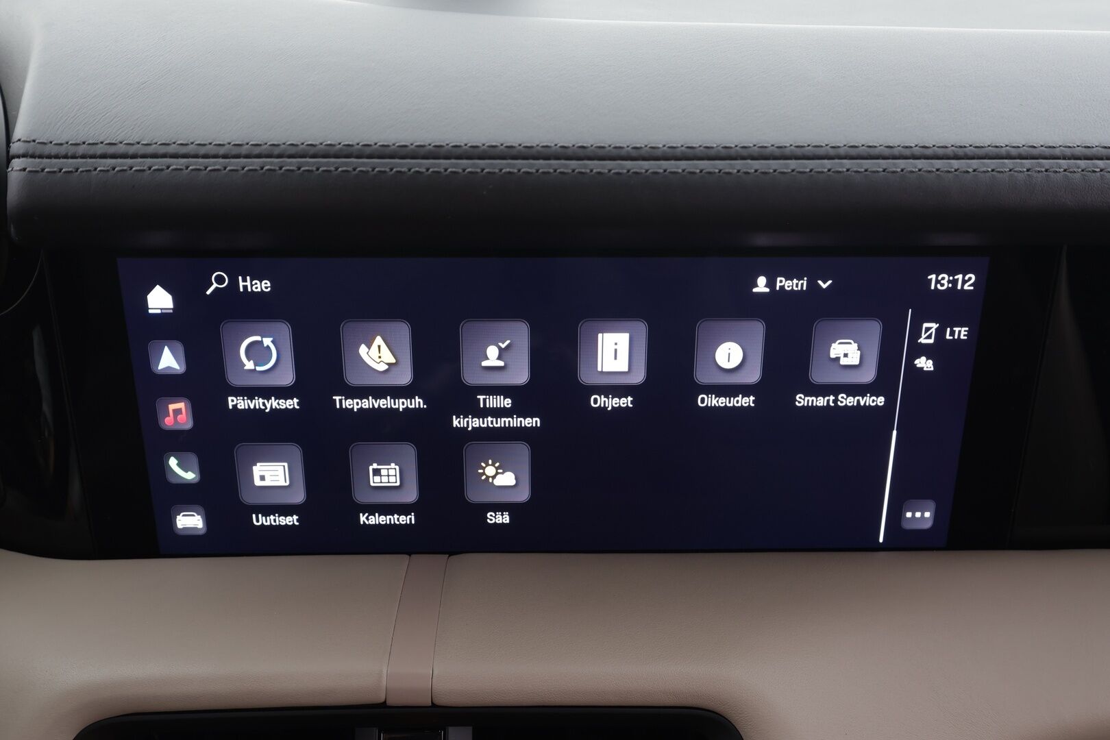 Porsche Taycan 2023 4 Cross Turismo * ACC / Sport Chrono / Lasikatto / PASM / PDLS+ / Comfort Access / Sound Package / ILP / Muistipenkit * - 1.Om Suomi-auto / Merkkihuollettu / Akku kuntotarkastettu!