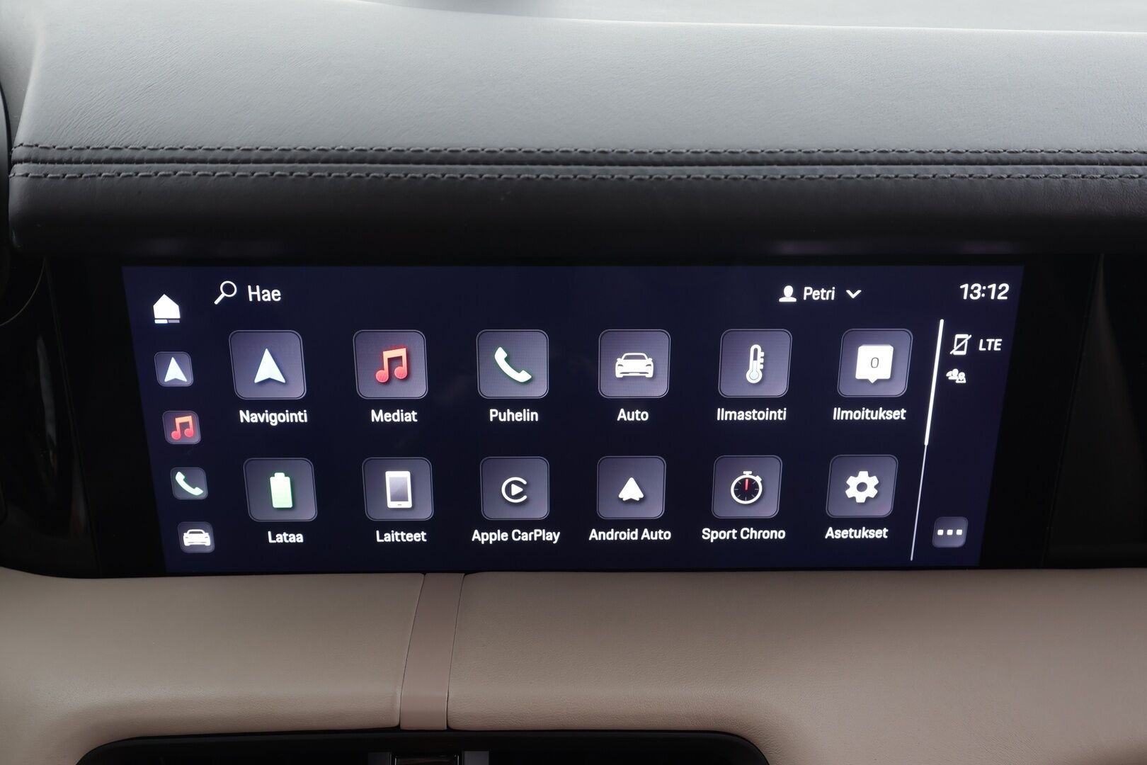 Porsche Taycan 2023 4 Cross Turismo * ACC / Sport Chrono / Lasikatto / PASM / PDLS+ / Comfort Access / Sound Package / ILP / Muistipenkit * - 1.Om Suomi-auto / Merkkihuollettu / Akku kuntotarkastettu!