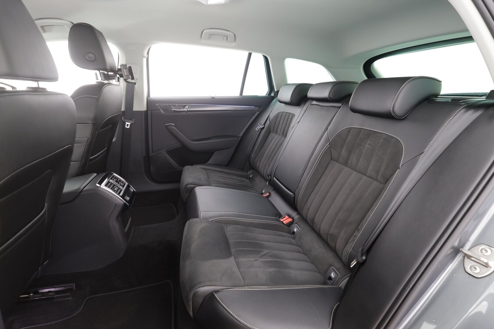 Skoda Superb 2023 Combi 1.4 TSI PHEV Style iV DSG Autom. - | ACC | Webasto | Koukku | Muistipenkit | P.kamera | LED | Puolinahat | Keyless | Apple&Android | 1.Om Suomi-auto | Kahdet Renkaat | Koti & Kauppalataus |