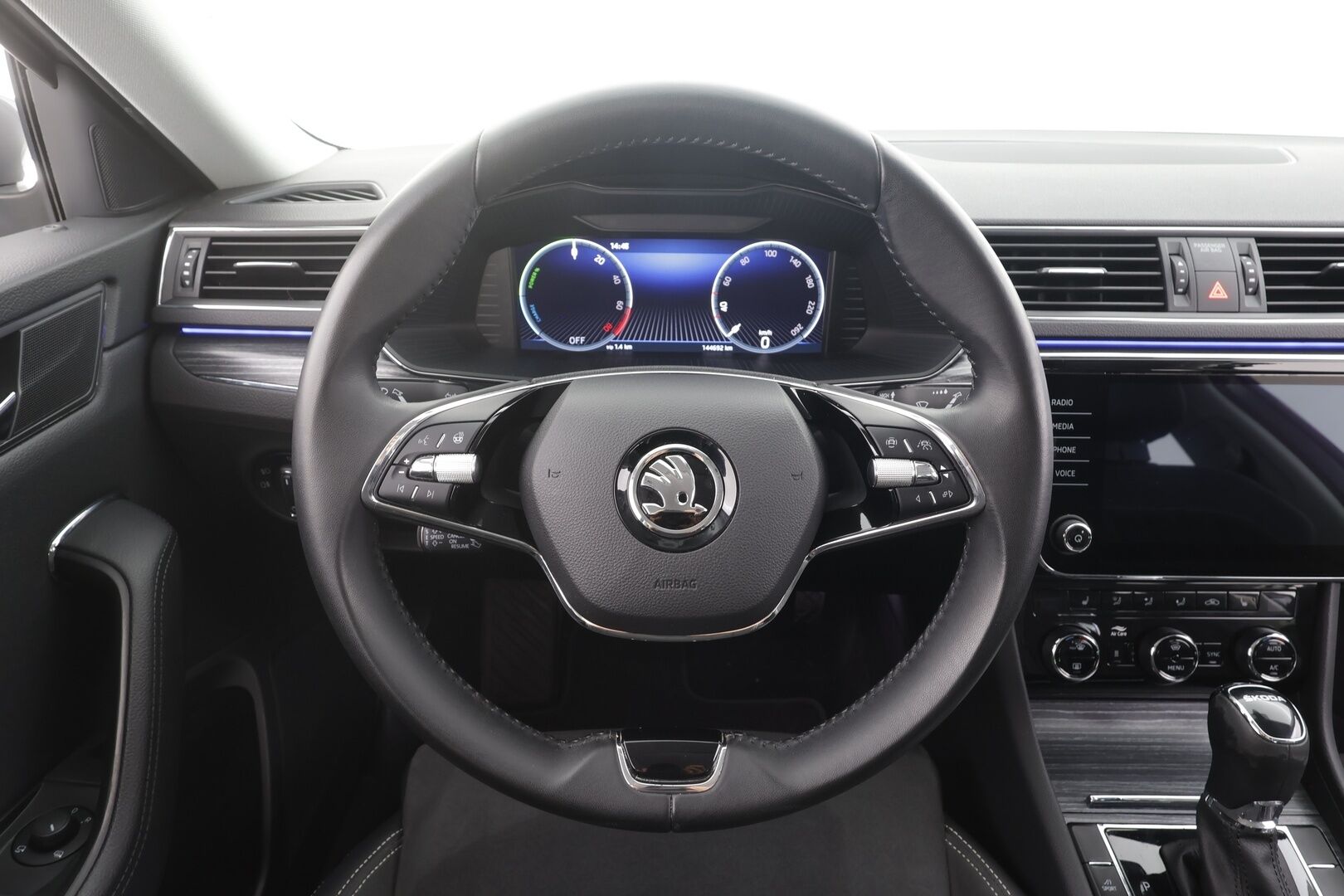 Skoda Superb 2023 Combi 1.4 TSI PHEV Style iV DSG Autom. - | ACC | Webasto | Koukku | Muistipenkit | P.kamera | LED | Puolinahat | Keyless | Apple&Android | 1.Om Suomi-auto | Kahdet Renkaat | Koti & Kauppalataus |