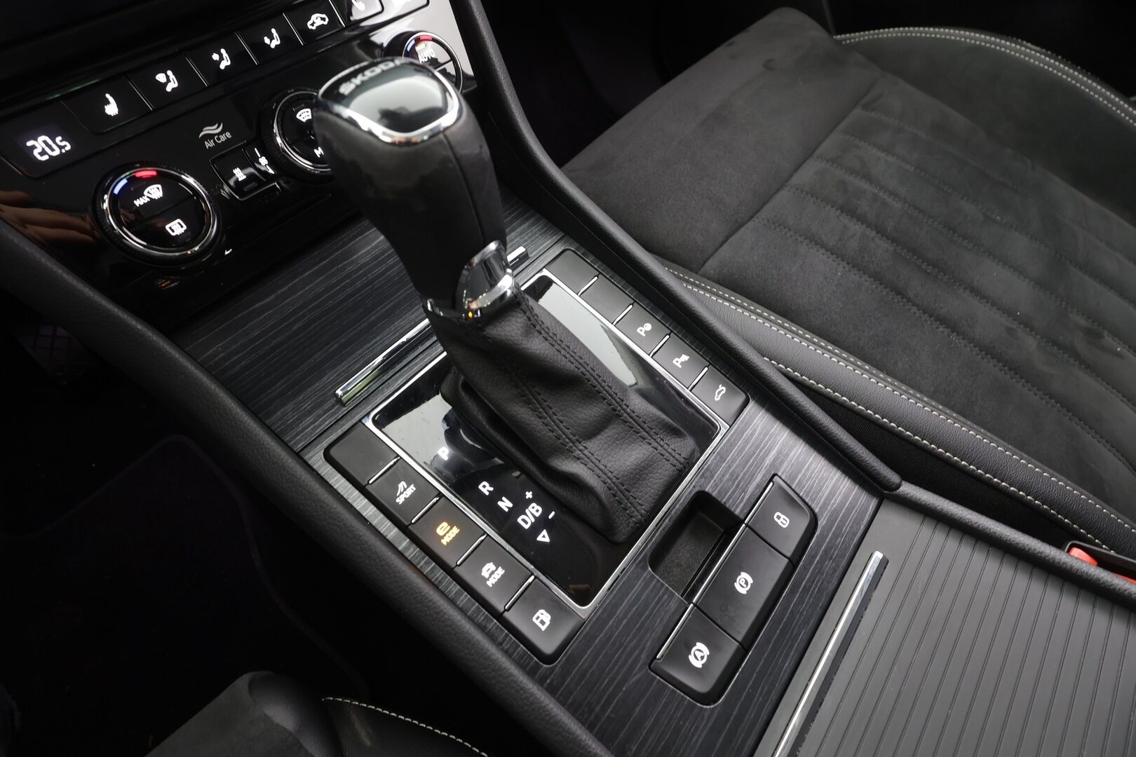 Skoda Superb 2023 Combi 1.4 TSI PHEV Style iV DSG Autom. - | ACC | Webasto | Koukku | Muistipenkit | P.kamera | LED | Puolinahat | Keyless | Apple&Android | 1.Om Suomi-auto | Kahdet Renkaat | Koti & Kauppalataus |