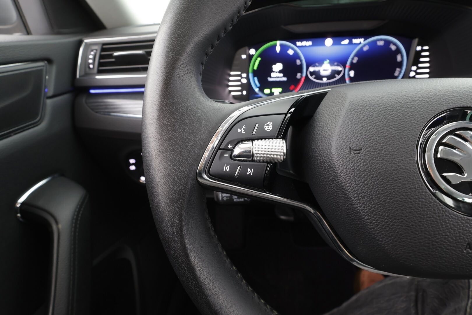 Skoda Superb 2023 Combi 1.4 TSI PHEV Style iV DSG Autom. - | ACC | Webasto | Koukku | Muistipenkit | P.kamera | LED | Puolinahat | Keyless | Apple&Android | 1.Om Suomi-auto | Kahdet Renkaat | Koti & Kauppalataus |