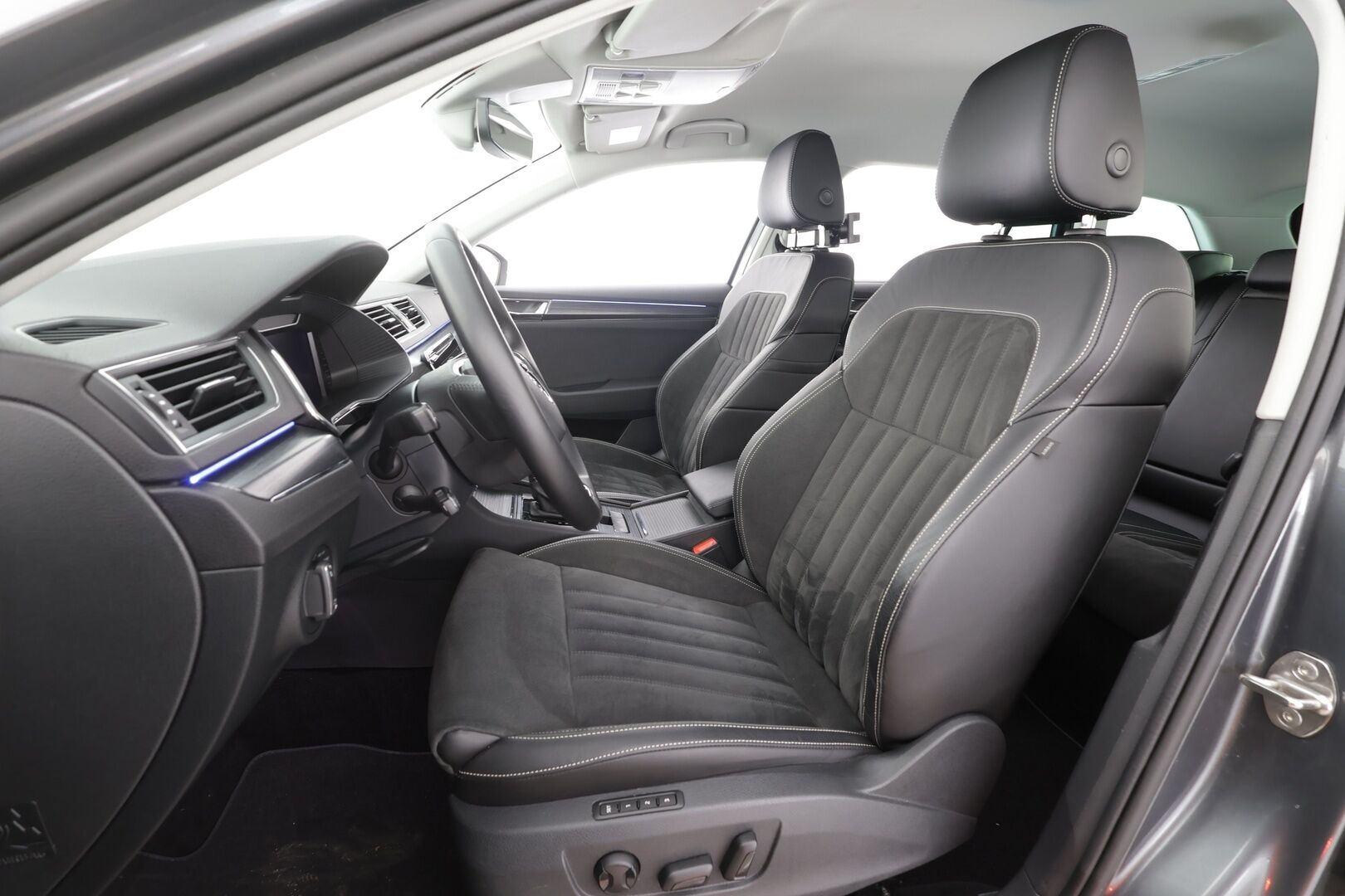 Skoda Superb 2023 Combi 1.4 TSI PHEV Style iV DSG Autom. - | ACC | Webasto | Koukku | Muistipenkit | P.kamera | LED | Puolinahat | Keyless | Apple&Android | 1.Om Suomi-auto | Kahdet Renkaat | Koti & Kauppalataus |