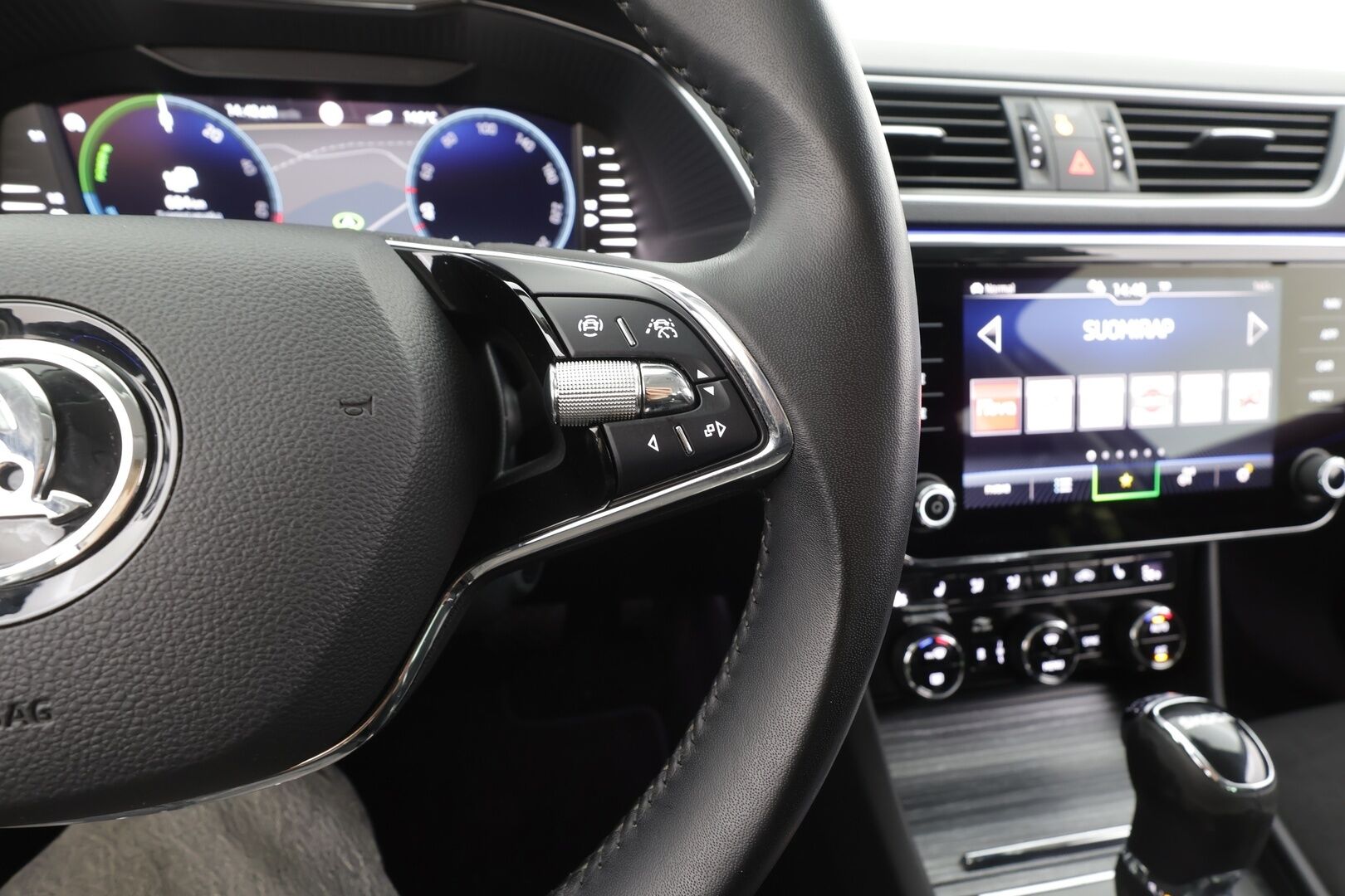Skoda Superb 2023 Combi 1.4 TSI PHEV Style iV DSG Autom. - | ACC | Webasto | Koukku | Muistipenkit | P.kamera | LED | Puolinahat | Keyless | Apple&Android | 1.Om Suomi-auto | Kahdet Renkaat | Koti & Kauppalataus |