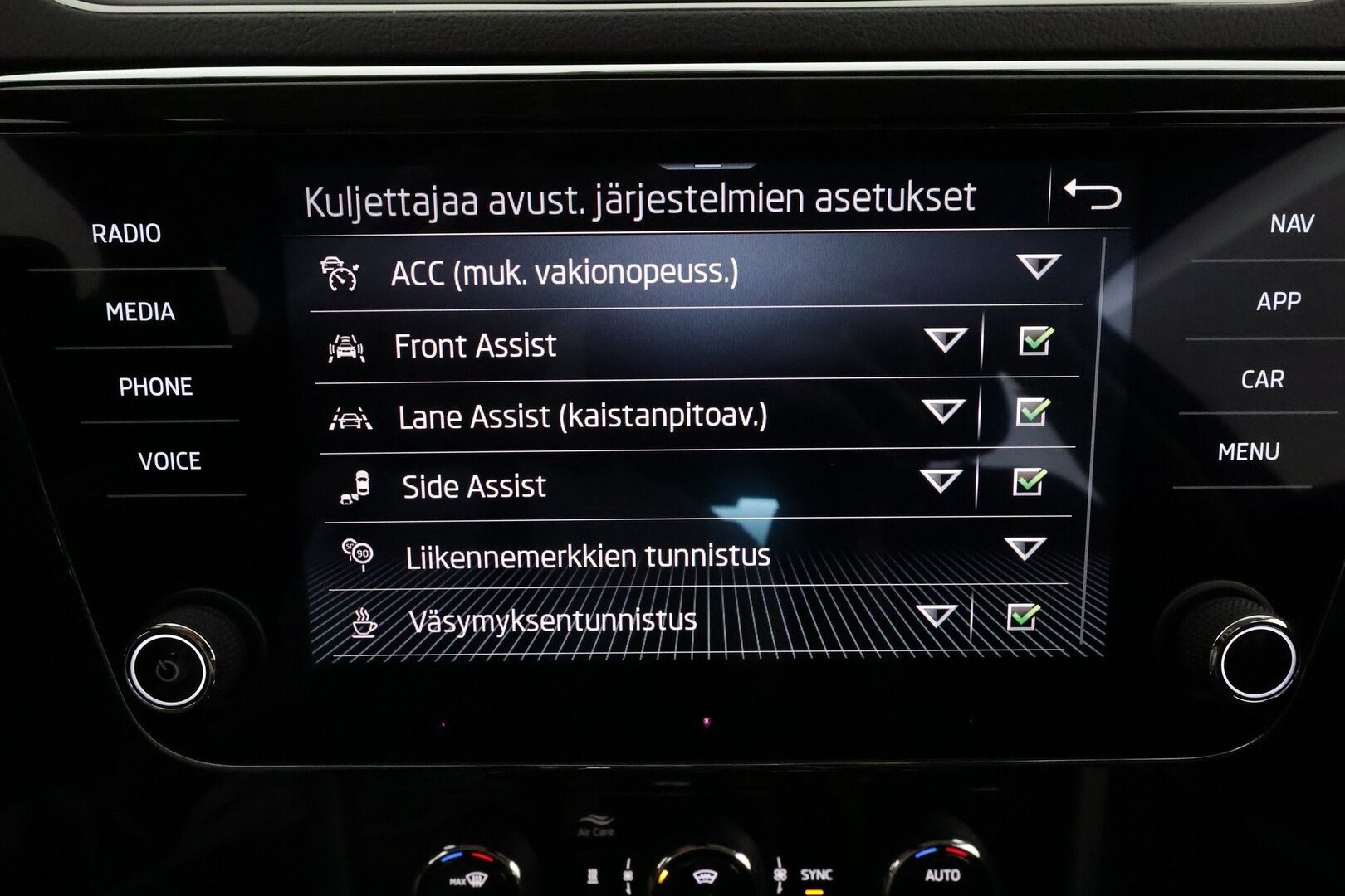 Skoda Superb 2023 1.5 TSI ACT Style BusinessLine DSG Autom. **Facelift / Webasto / Adapt.vakkari / Muistipenkit / P.kamera / Keyless** - 3,99 % KORKOTARJOUS TÄHÄN AUTOON - Suomi-auto / Merkkihuollettu