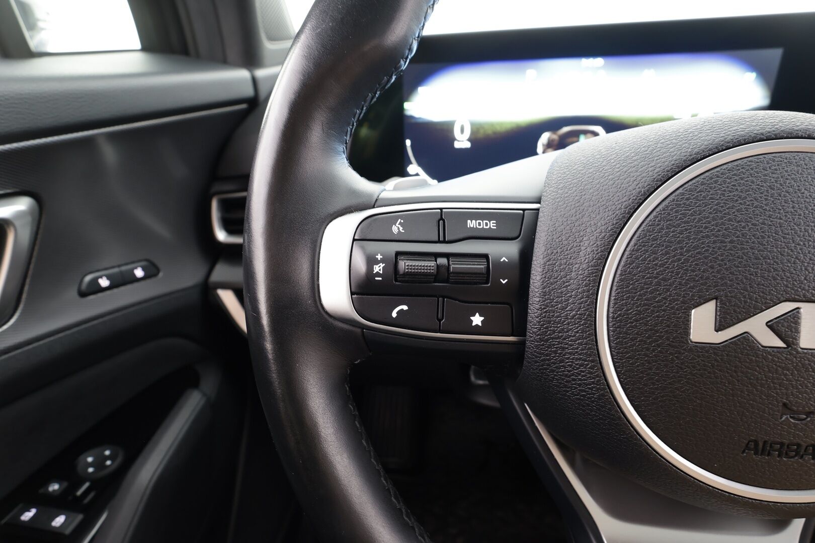 Kia Sportage 2023 1,6 T-GDI AWD Plug-in Hybrid GT-Line AT 265hv Panorama - | Koukku | Webasto | Panorama | ACC | 360 | H&K | Ilmastoitu Muistipenkki | LED | Navi | Kaistavahti | Katveavustin | Keyless | 1-om Suomi-auto | 2x Latauskaapelit | Kahdet renkaat | Merkkihuollot | 