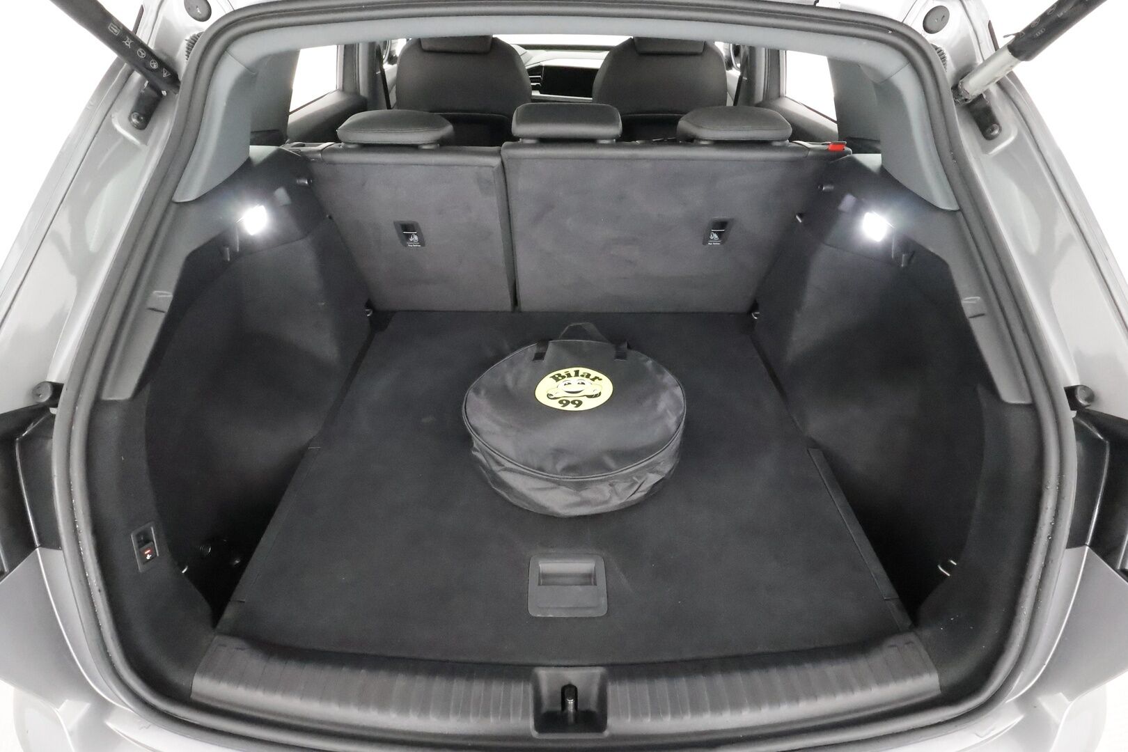 Audi Q4 e-tron 2023 45 e-tron quattro * ILP / Koukku / ACC / Matrix-LED / P.Kamera / Sportpenkit / Navi / Kaistavahti * - 1-om Suomi-auto / Kahdet renkaat aluvanteilla / 2x Latauskaapelit / Merkkihuollot