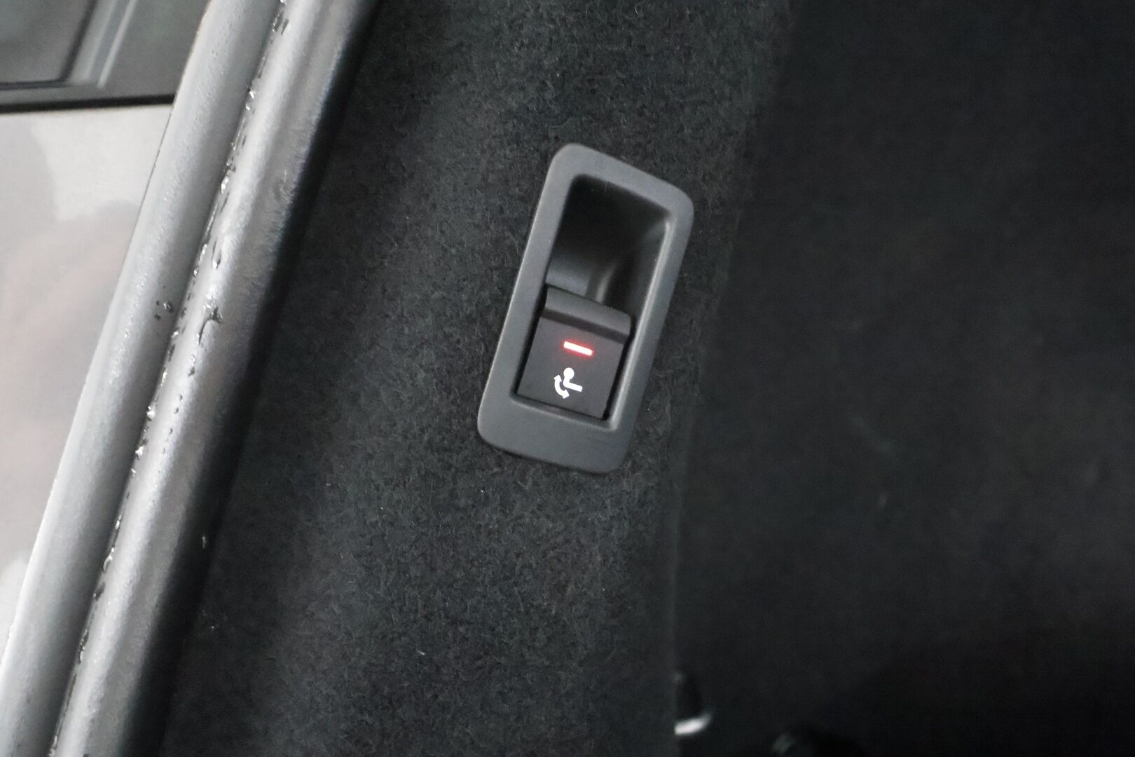 Audi Q4 e-tron 2023 45 e-tron quattro * ILP / Koukku / ACC / Matrix-LED / P.Kamera / Sportpenkit / Navi / Kaistavahti * - 1-om Suomi-auto / Kahdet renkaat aluvanteilla / 2x Latauskaapelit / Merkkihuollot