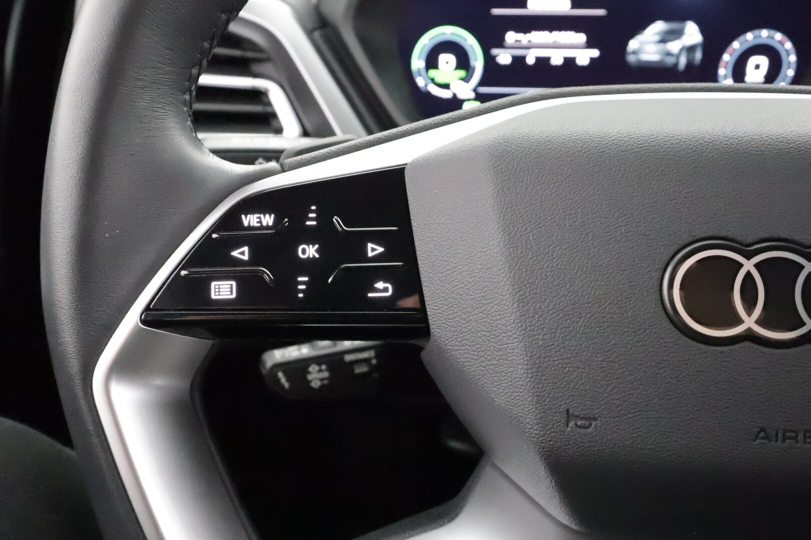 Audi Q4 e-tron 2023 45 e-tron quattro * ILP / Koukku / ACC / Matrix-LED / P.Kamera / Sportpenkit / Navi / Kaistavahti * - 1-om Suomi-auto / Kahdet renkaat aluvanteilla / 2x Latauskaapelit / Merkkihuollot