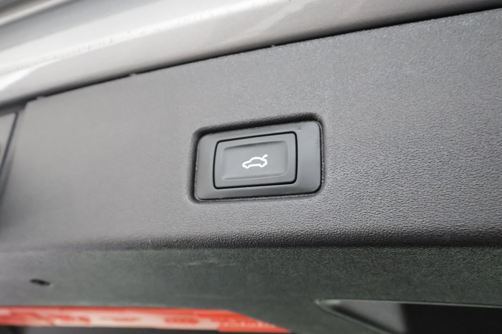 Audi Q4 e-tron 2023 45 e-tron quattro * ILP / Koukku / ACC / Matrix-LED / P.Kamera / Sportpenkit / Navi / Kaistavahti * - 1-om Suomi-auto / Kahdet renkaat aluvanteilla / 2x Latauskaapelit / Merkkihuollot