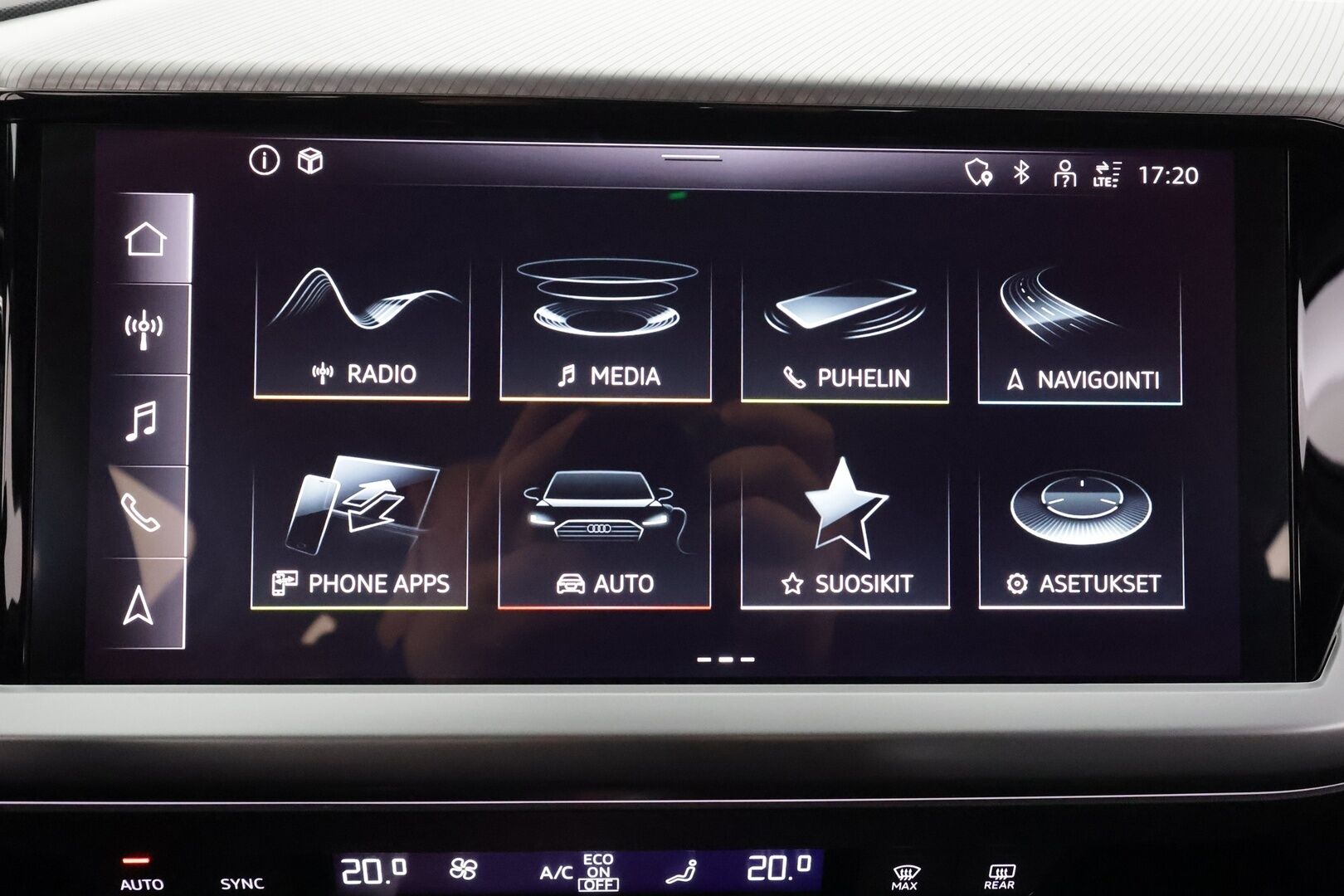 Audi Q4 e-tron 2023 45 e-tron quattro * ILP / Koukku / ACC / Matrix-LED / P.Kamera / Sportpenkit / Navi / Kaistavahti * - 1-om Suomi-auto / Kahdet renkaat aluvanteilla / 2x Latauskaapelit / Merkkihuollot