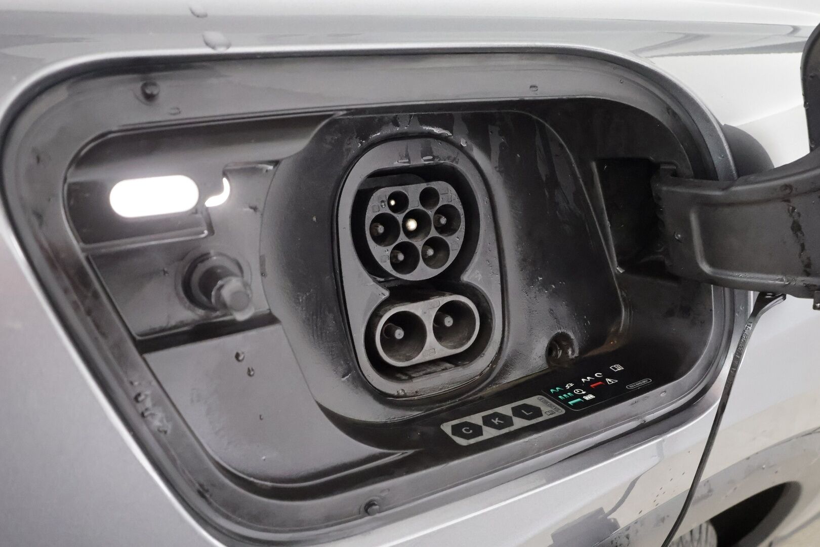 Audi Q4 e-tron 2023 45 e-tron quattro * ILP / Koukku / ACC / Matrix-LED / P.Kamera / Sportpenkit / Navi / Kaistavahti * - 1-om Suomi-auto / Kahdet renkaat aluvanteilla / 2x Latauskaapelit / Merkkihuollot