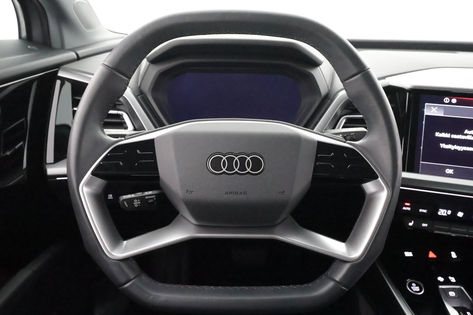 Audi Q4 e-tron 2023 45 e-tron quattro * ILP / Koukku / ACC / Matrix-LED / P.Kamera / Sportpenkit / Navi / Kaistavahti * - 1-om Suomi-auto / Kahdet renkaat aluvanteilla / 2x Latauskaapelit / Merkkihuollot