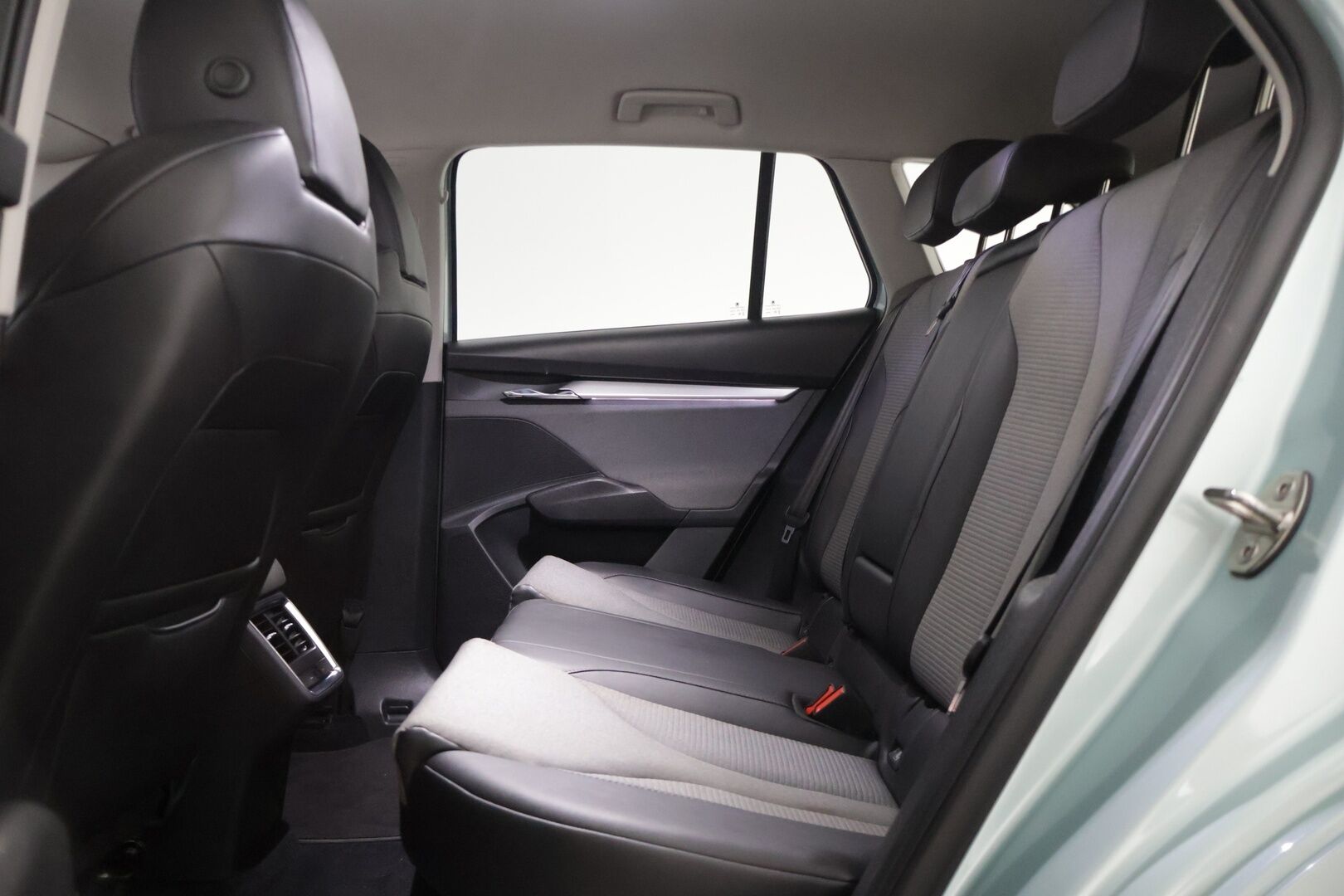 Skoda Enyaq 2023 80 iV - | ACC | ILP | Keylessgo | P-kamera | 2-om Suomi-auto | Apple&Android carplay | Merkkihuollot | Ratinlämmitin | LED | Puolinahat |