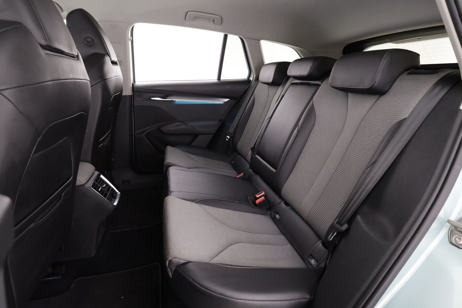 Skoda Enyaq 2023 80 iV * ACC / ILP / P.kamera / LED / Navi / Kaistavahti / Keyless * - 1-om Suomi-auto / Akku kuntotarkastettu / Kahdet renkaat aluvanteilla / Merkkihuollot