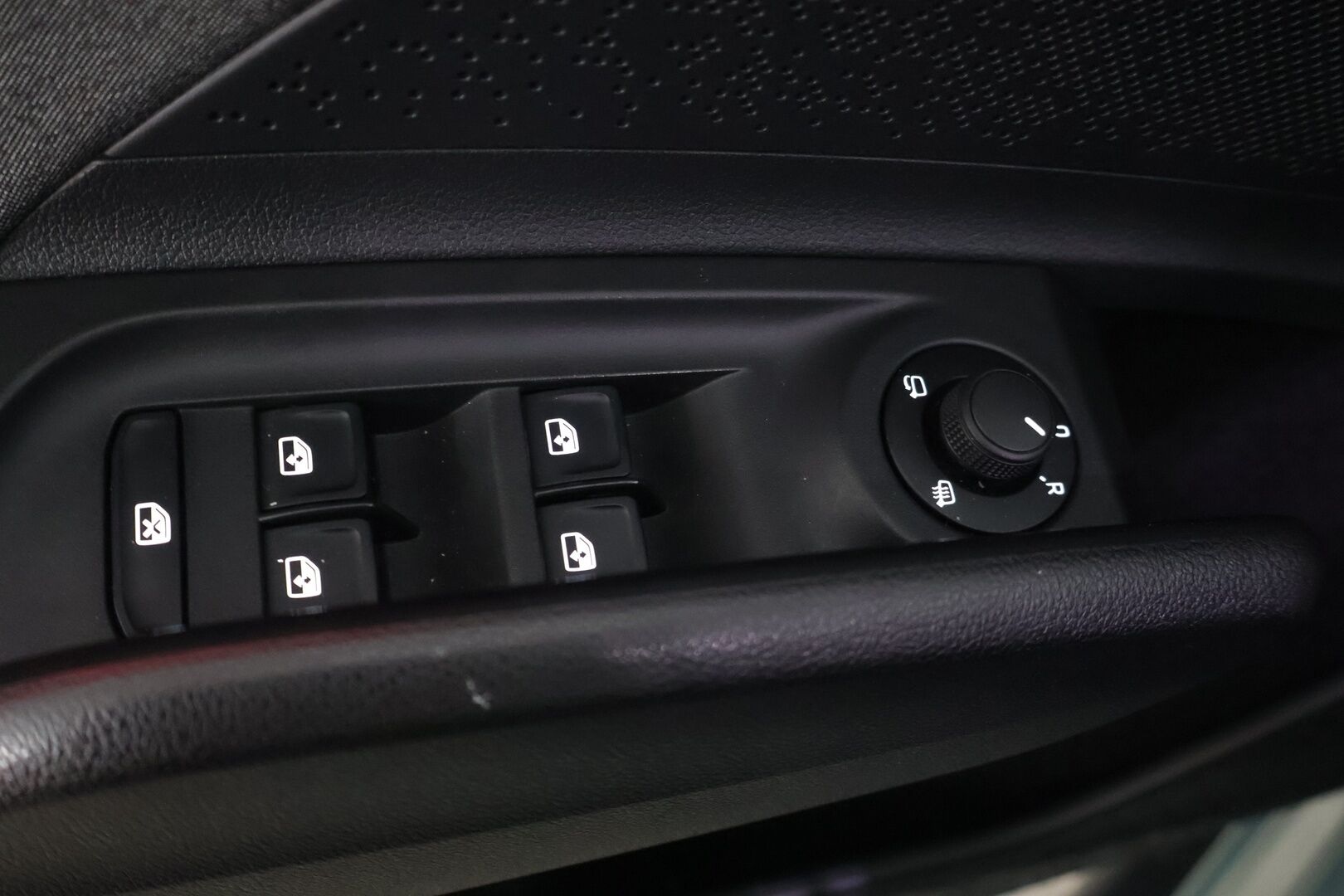 Skoda Enyaq 2023 80 iV - | ACC | ILP | Keylessgo | P-kamera | 2-om Suomi-auto | Apple&Android carplay | Merkkihuollot | Ratinlämmitin | LED | Puolinahat |