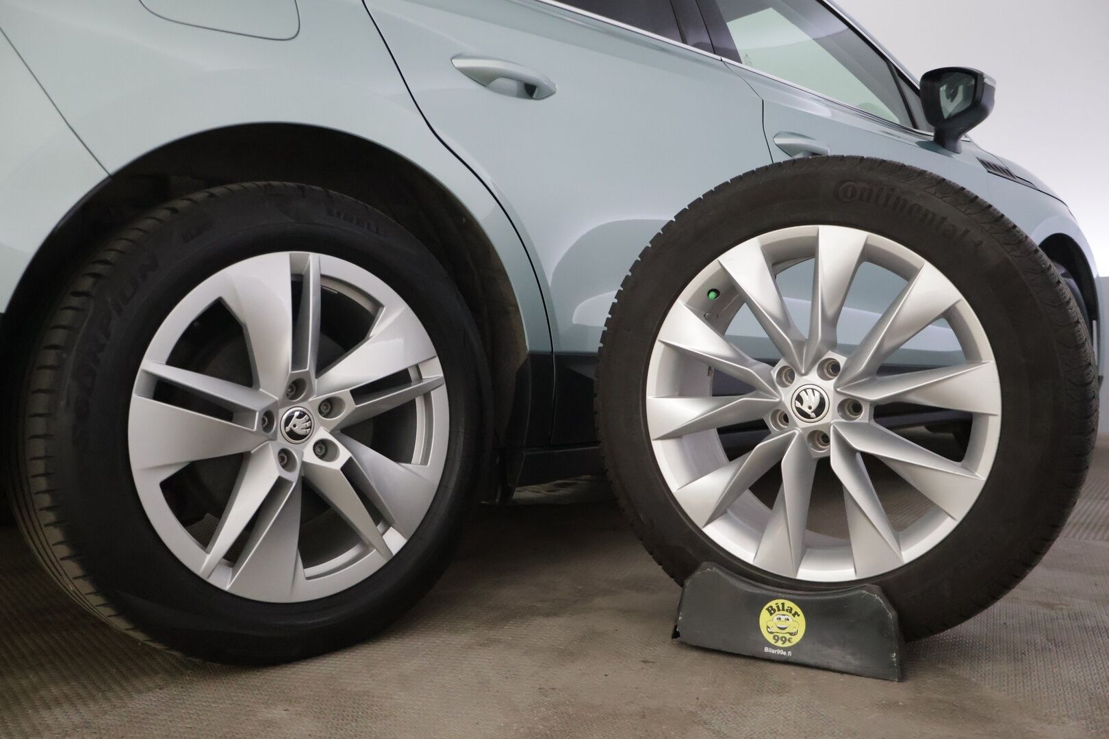 Skoda Enyaq 2023 80 iV - | ACC | ILP | Keylessgo | P-kamera | 2-om Suomi-auto | Apple&Android carplay | Merkkihuollot | Ratinlämmitin | LED | Puolinahat |