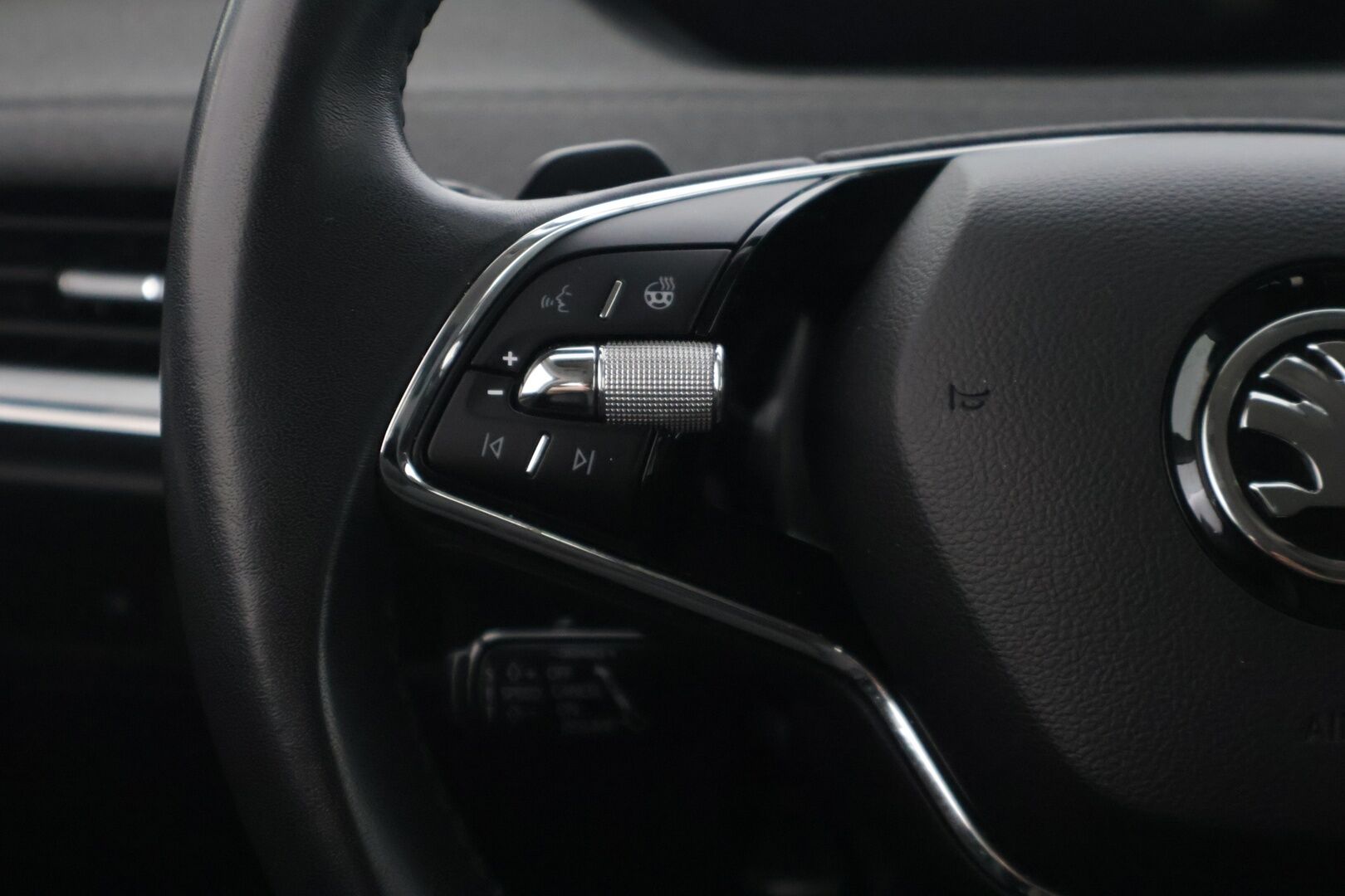 Skoda Enyaq 2023 80 iV - | ACC | ILP | Keylessgo | P-kamera | 2-om Suomi-auto | Apple&Android carplay | Merkkihuollot | Ratinlämmitin | LED | Puolinahat |