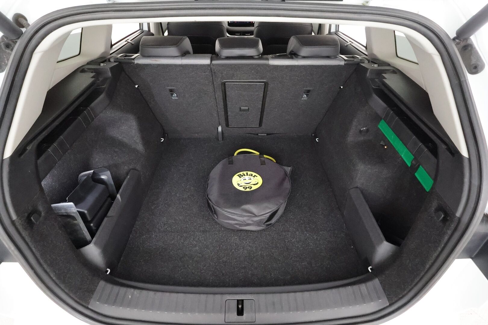 Skoda Enyaq 2023 80 Style iV - | ACC | ILP | Koukku | Canton | Muistipenkki | Matrix-LED | P.Kamera | Puolinahat | Ratinlämmitys | 1.Om Suomi-auto | Kahdet renkaat | Merkkihuollettu |