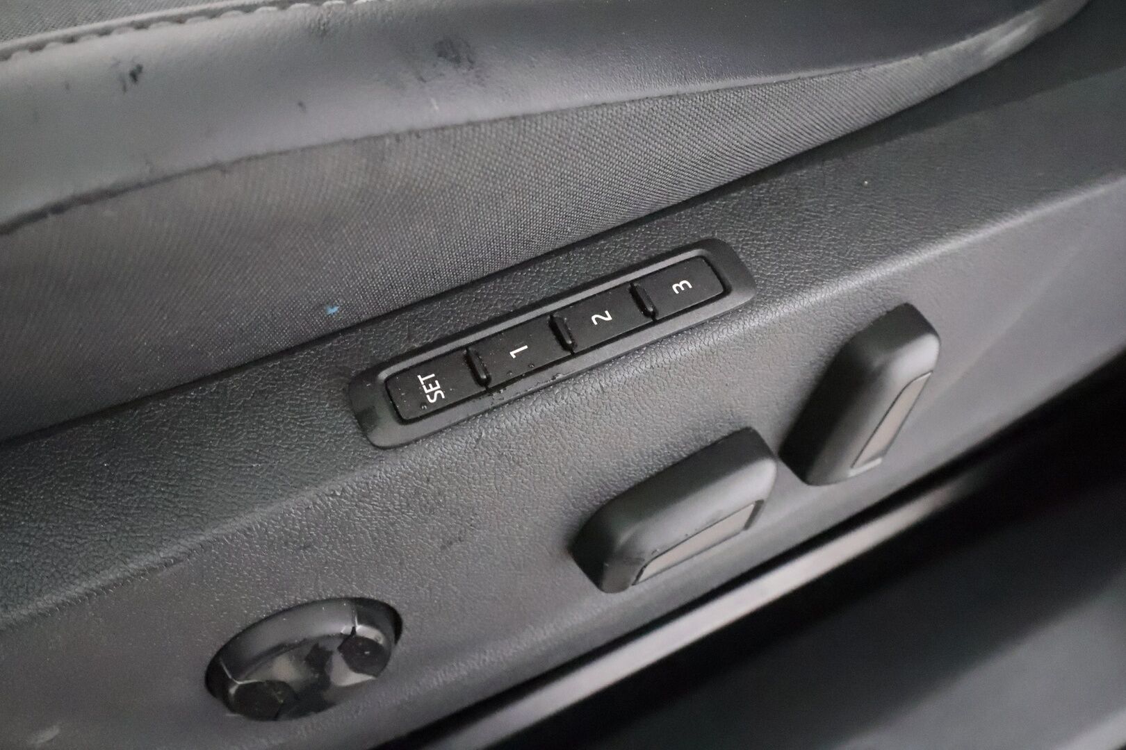 Skoda Enyaq 2023 80 Style iV - | ACC | ILP | Koukku | Canton | Muistipenkki | Matrix-LED | P.Kamera | Puolinahat | Ratinlämmitys | 1.Om Suomi-auto | Kahdet renkaat | Merkkihuollettu |