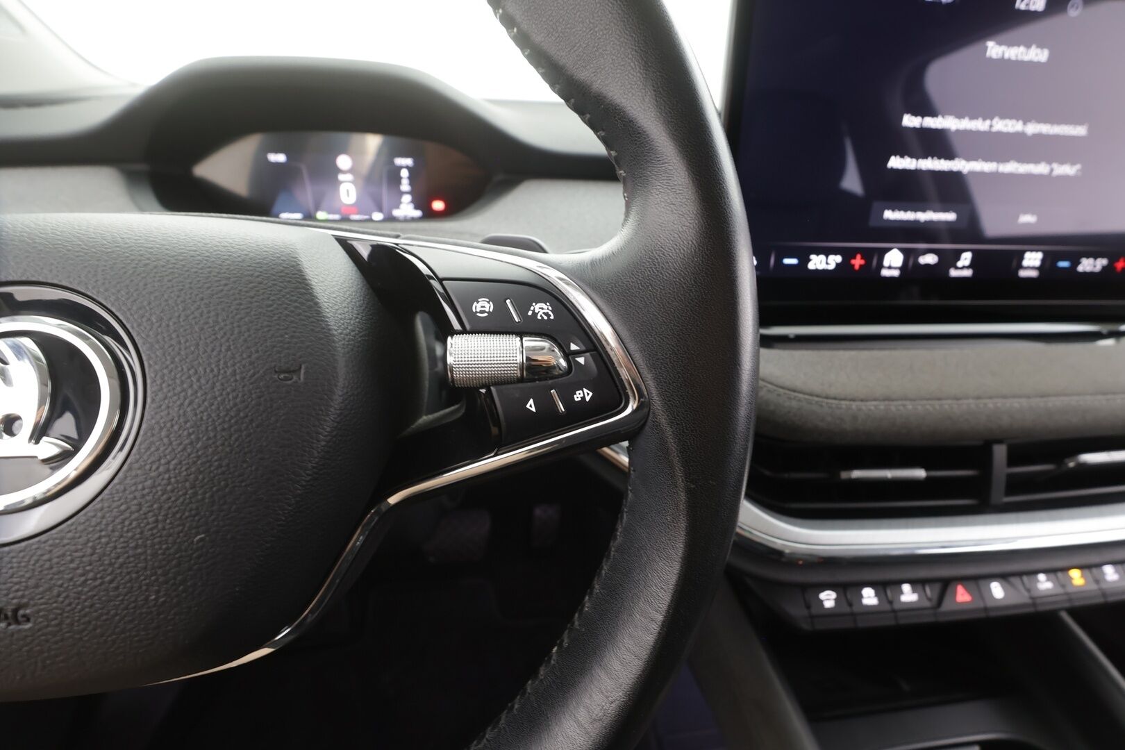 Skoda Enyaq 2023 80 iV - | ACC | ILP | Puolinahat | 360° | Lane Assist | Side Assist | Keyless | LED | Lämm. ratti | Sähk. takaluukku | 1-om suomiauto | 2x renkaat aluin | 