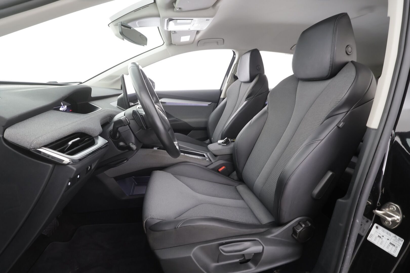 Skoda Enyaq 2023 80 iV - | ACC | ILP | Puolinahat | 360° | Lane Assist | Side Assist | Keyless | LED | Lämm. ratti | Sähk. takaluukku | 1-om suomiauto | 2x renkaat aluin | 