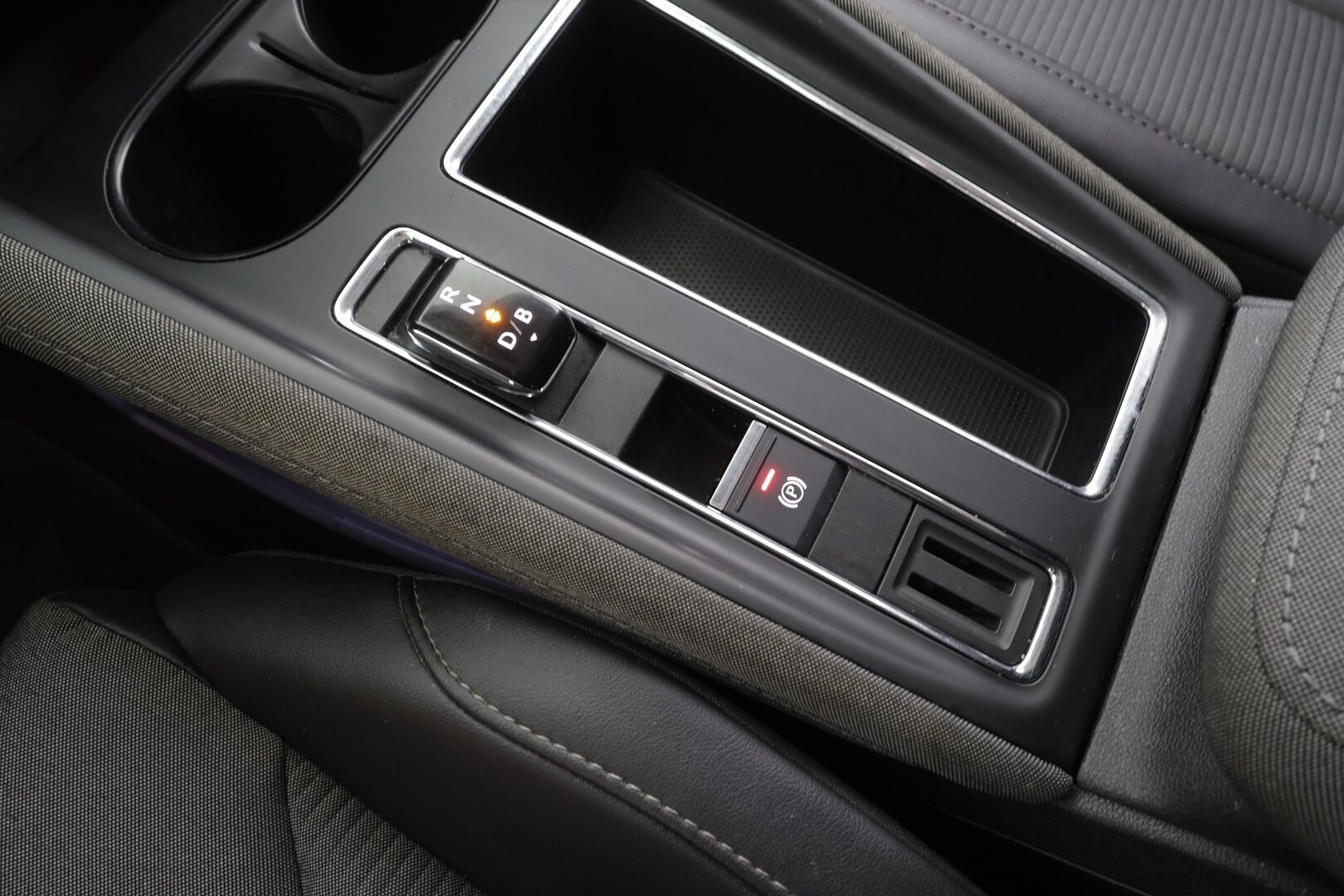 Skoda Enyaq 2023 80 iV - | ACC | ILP | Puolinahat | 360° | Lane Assist | Side Assist | Keyless | LED | Lämm. ratti | Sähk. takaluukku | 1-om suomiauto | 2x renkaat aluin | 