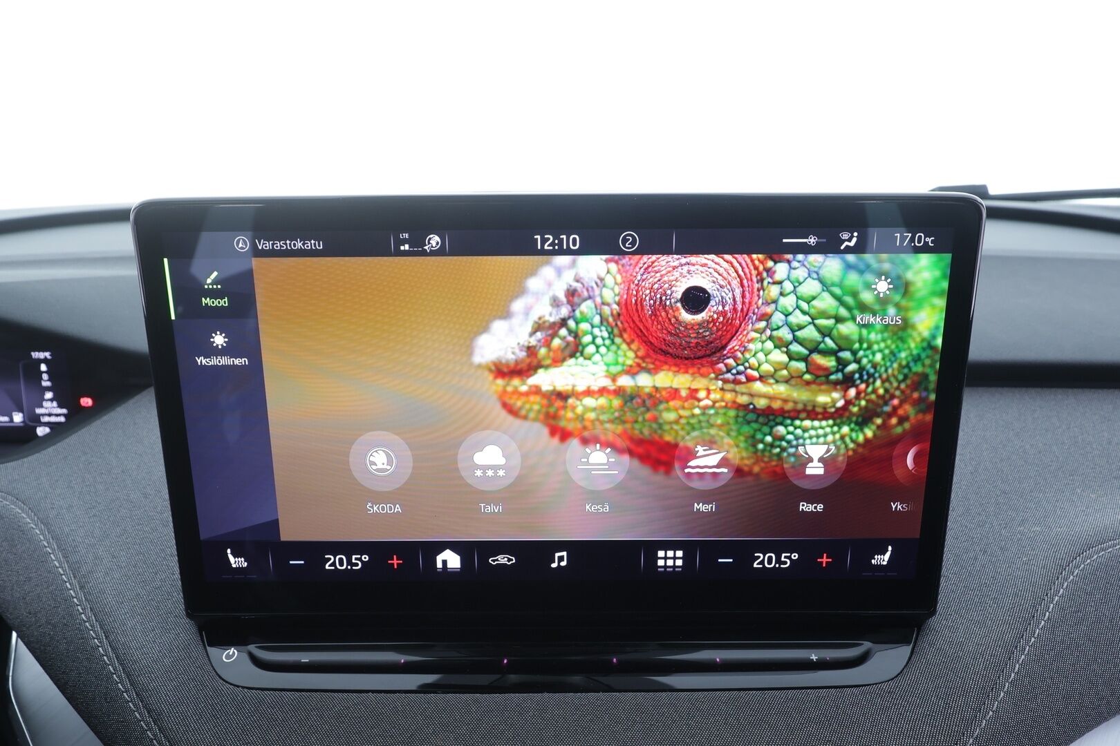 Skoda Enyaq 2023 80 iV - | ACC | ILP | Puolinahat | 360° | Lane Assist | Side Assist | Keyless | LED | Lämm. ratti | Sähk. takaluukku | 1-om suomiauto | 2x renkaat aluin | 