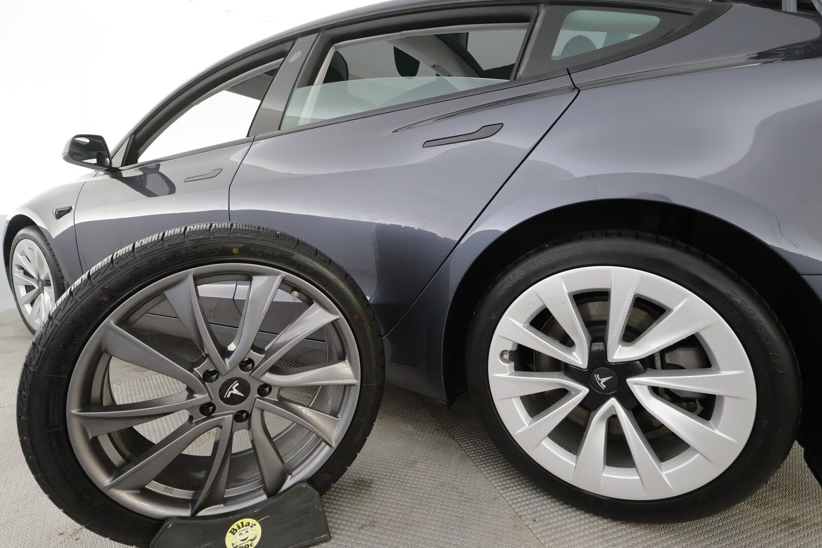 Tesla Model 3 2023 Long Range - | ILP | ACC | Lasikatto | Matrix-LED | P.Kamera | Muistipenkki | Premium Audio | Kaistavahti | Navi | Keyless | 1-om Suomi-auto | 2x Latauskaapelit | Kahdet renkaat |