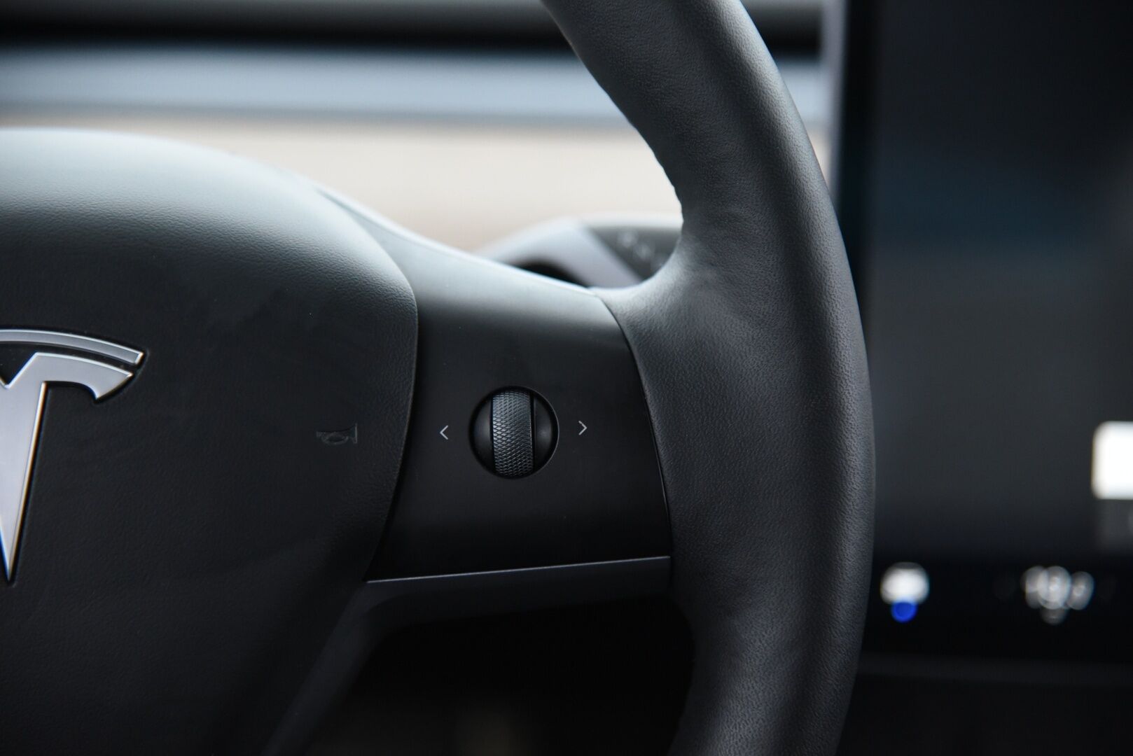 Tesla Model 3 2023 Long Range / Suomi-auto / Autopilot / Lasikatto / AMD Ryzen / - Kahdet renkaat / Premium Audio / Lämpöpumppu / Muistipenkki 