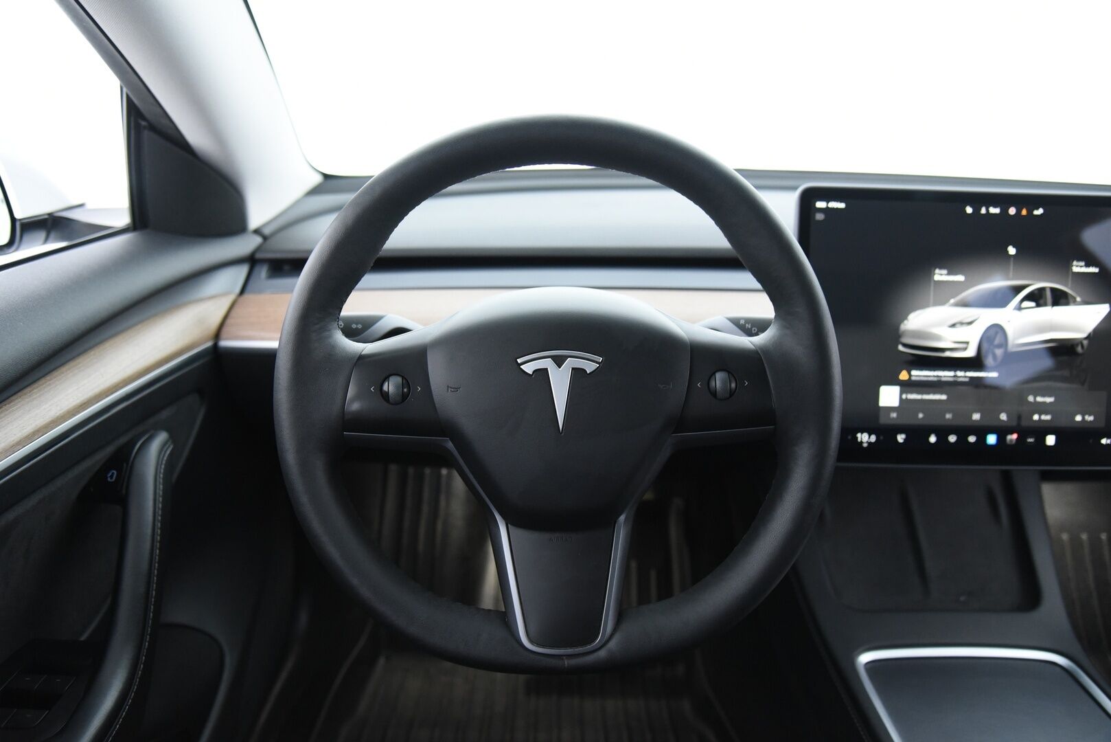 Tesla Model 3 2023 Long Range / Suomi-auto / Autopilot / Lasikatto / AMD Ryzen / - Kahdet renkaat / Premium Audio / Lämpöpumppu / Muistipenkki 