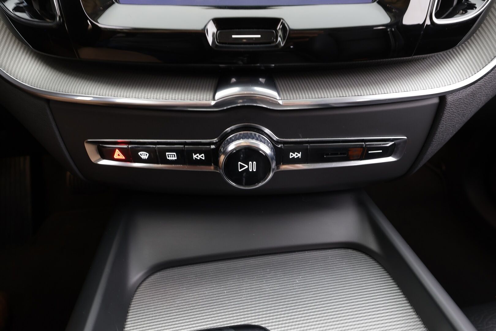 Volvo XC60 2023 T6 AWD Long Range Plus Dark aut - | ACC | Webasto | Koukku | Full LED | Panorama | High Performance Audio | Muistipenkit | P.kamera | Keyless | Apple&Android | Suomi-auto | Kahdet Renkaat | Merkkihuollettu |