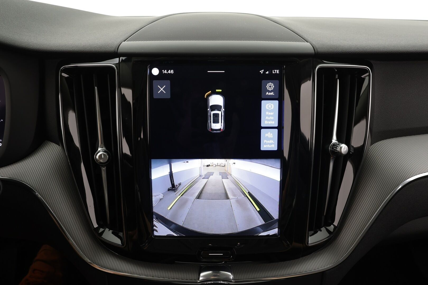 Volvo XC60 2023 T6 AWD Long Range Plus Dark aut - | ACC | Webasto | Koukku | Full LED | Panorama | High Performance Audio | Muistipenkit | P.kamera | Keyless | Apple&Android | Suomi-auto | Kahdet Renkaat | Merkkihuollettu |