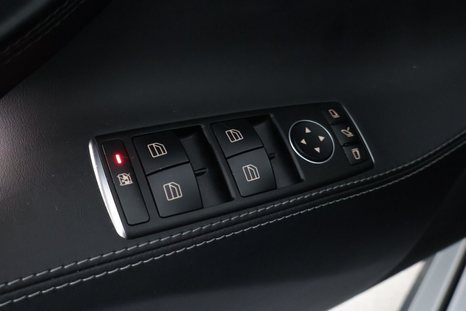 TESLA MODEL S 2020 Dual Motor Long Range AWD * Facelift / Autopilot / CCS / Ilma-Alusta / Premium Audio / Lasikatto / Nahat * - * Kahdet renkaat vanteineen / Pearl White * - HULLU BLACKWEEK KORKOTARJOUS 2,49%