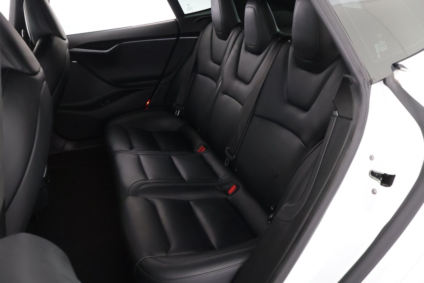 TESLA MODEL S 2020 Dual Motor Long Range AWD * Facelift / Autopilot / CCS / Ilma-Alusta / Premium Audio / Lasikatto / Nahat * - * Kahdet renkaat vanteineen / Pearl White * - HULLU BLACKWEEK KORKOTARJOUS 2,49%