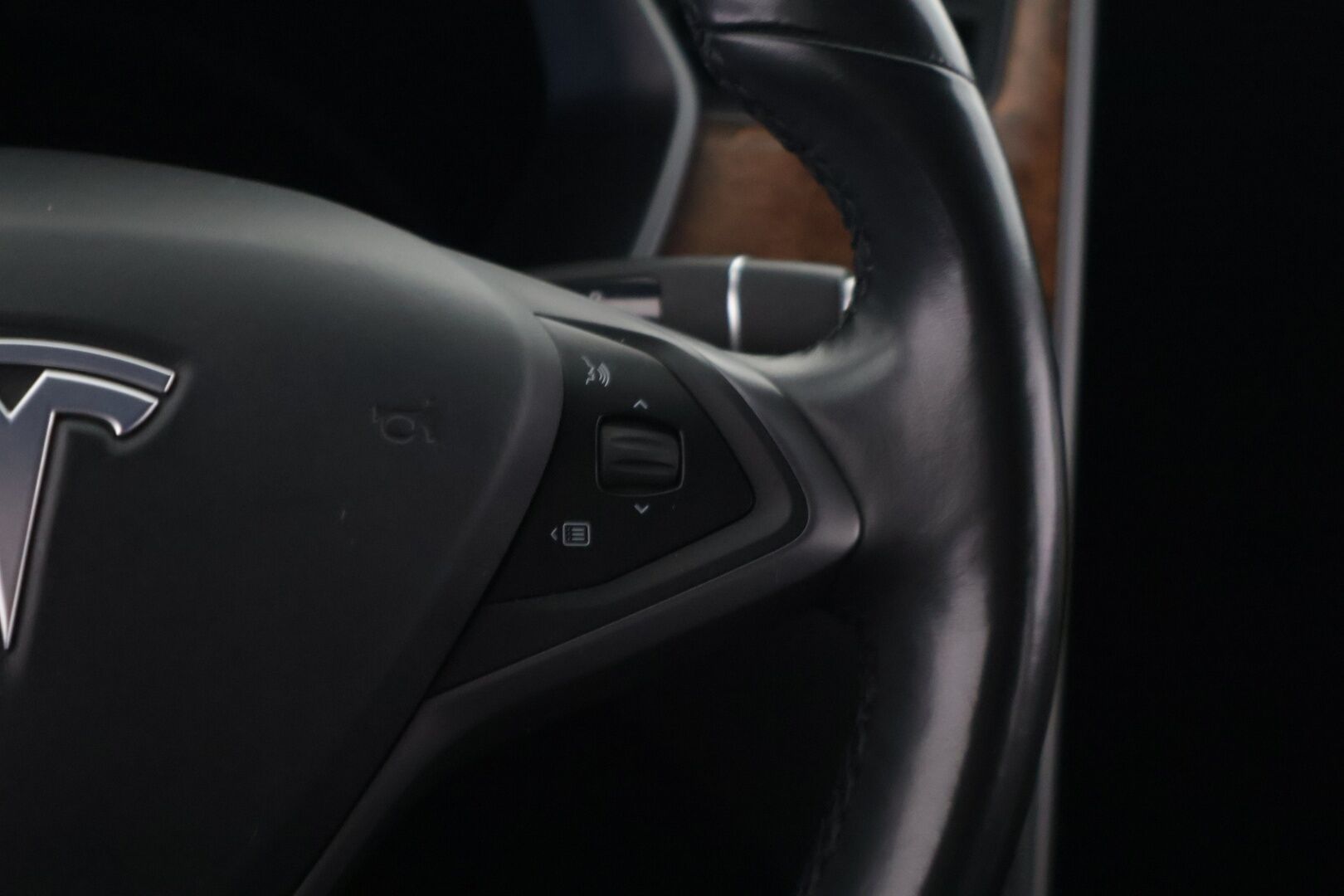 TESLA MODEL S 2020 Dual Motor Long Range AWD * Facelift / Autopilot / CCS / Ilma-Alusta / Premium Audio / Lasikatto / Nahat * - * Kahdet renkaat vanteineen / Pearl White * - HULLU BLACKWEEK KORKOTARJOUS 2,49%