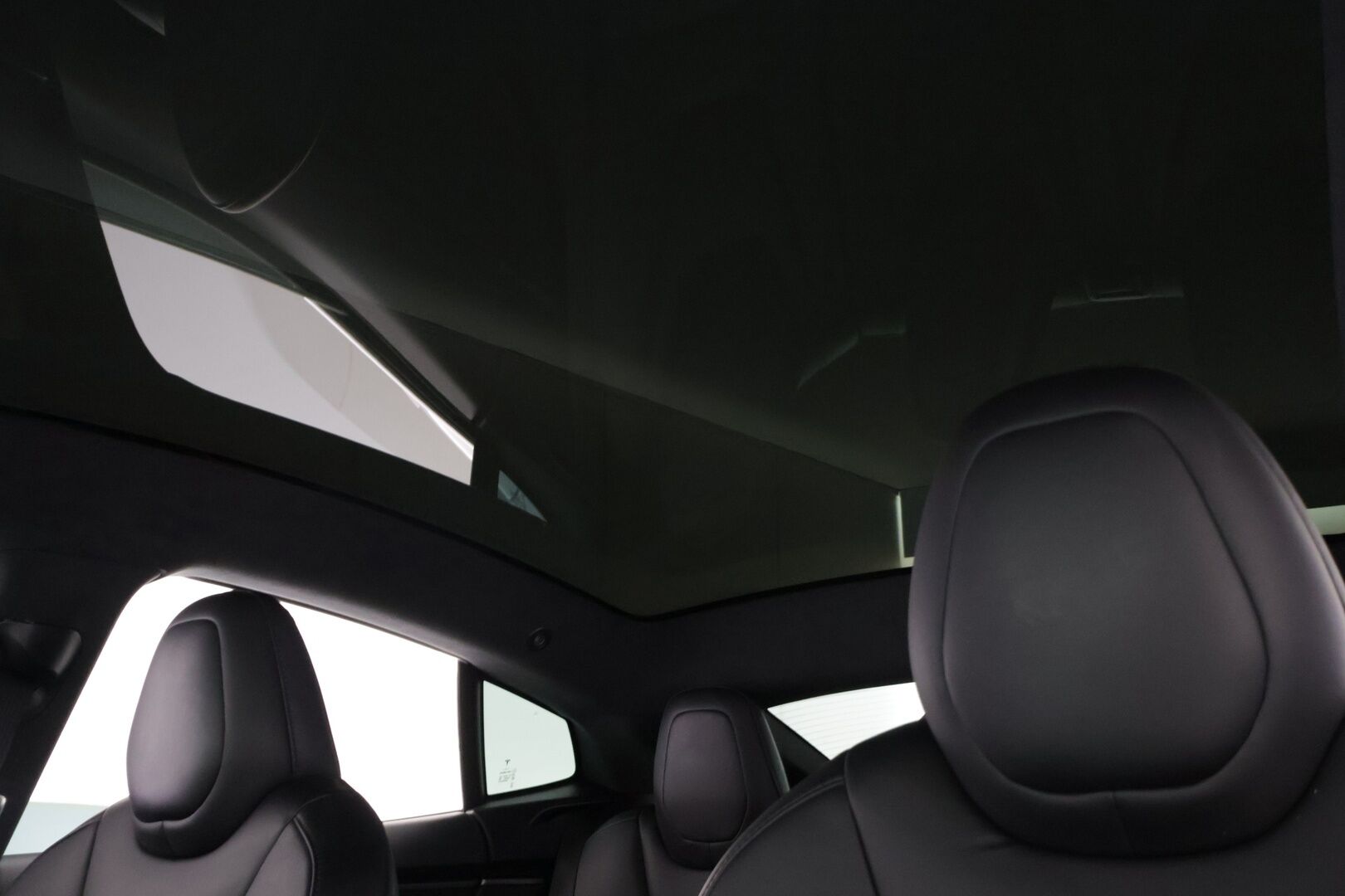 TESLA MODEL S 2020 Dual Motor Long Range AWD * Facelift / Autopilot / CCS / Ilma-Alusta / Premium Audio / Lasikatto / Nahat * - * Kahdet renkaat vanteineen / Pearl White * - HULLU BLACKWEEK KORKOTARJOUS 2,49%