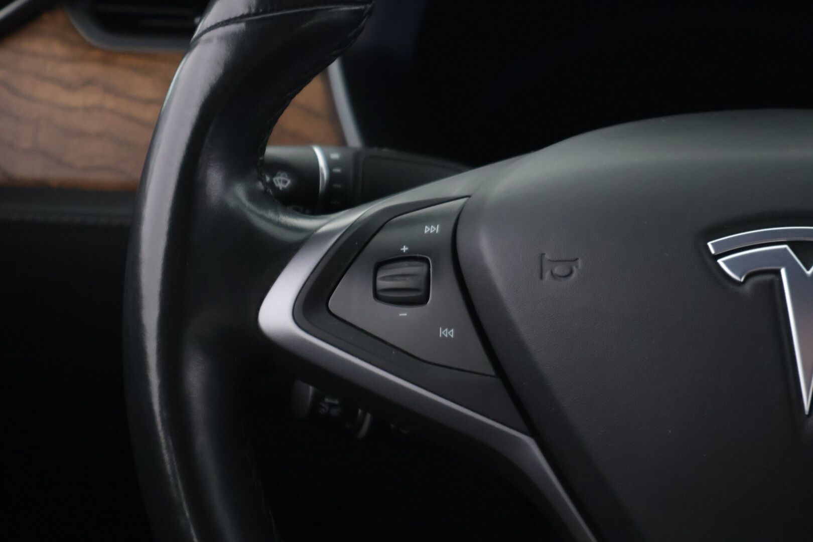 TESLA MODEL S 2020 Dual Motor Long Range AWD * Facelift / Autopilot / CCS / Ilma-Alusta / Premium Audio / Lasikatto / Nahat * - * Kahdet renkaat vanteineen / Pearl White * - HULLU BLACKWEEK KORKOTARJOUS 2,49%