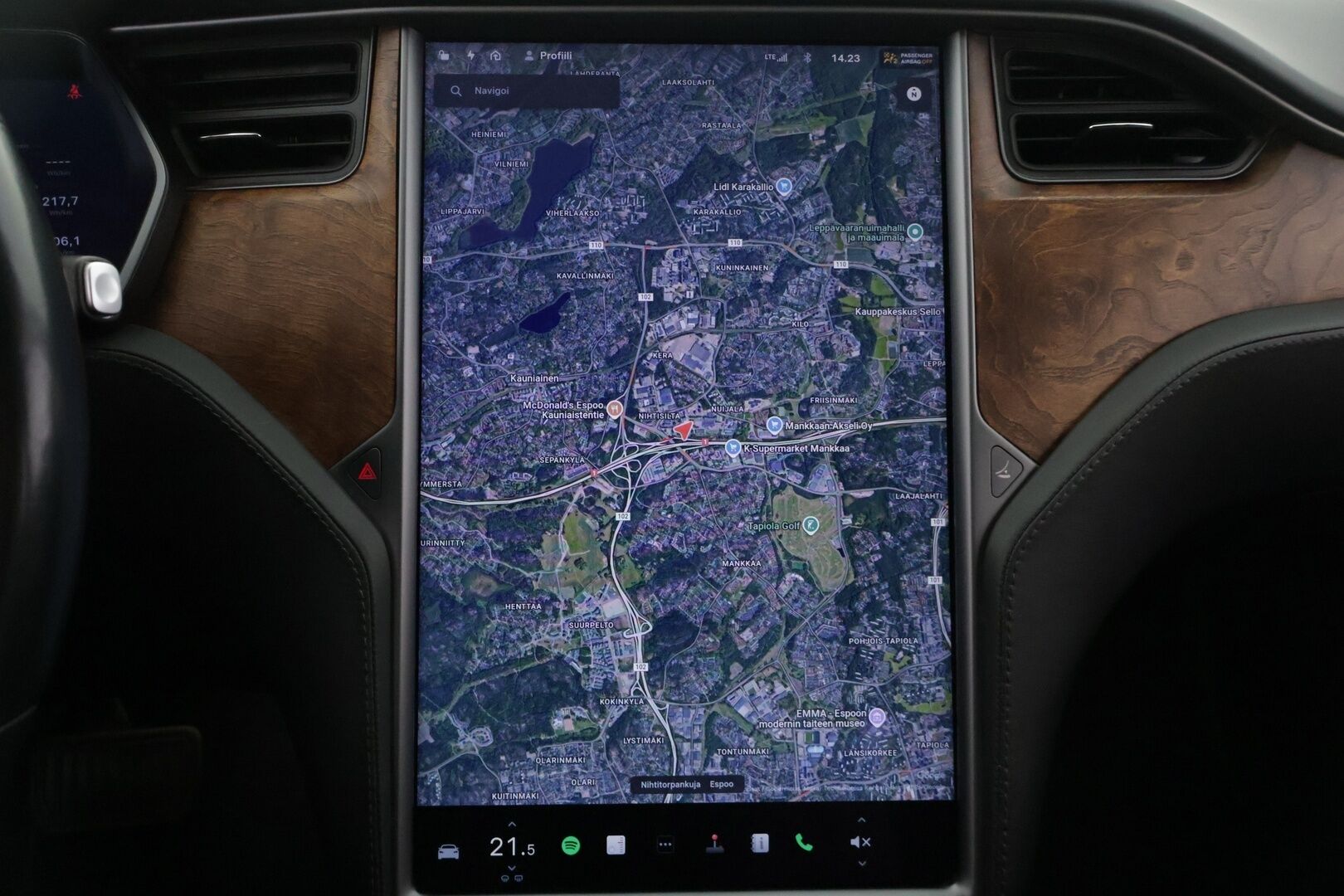 TESLA MODEL S 2020 Dual Motor Long Range AWD * Facelift / Autopilot / CCS / Ilma-Alusta / Premium Audio / Lasikatto / Nahat * - * Kahdet renkaat vanteineen / Pearl White * - HULLU BLACKWEEK KORKOTARJOUS 2,49%