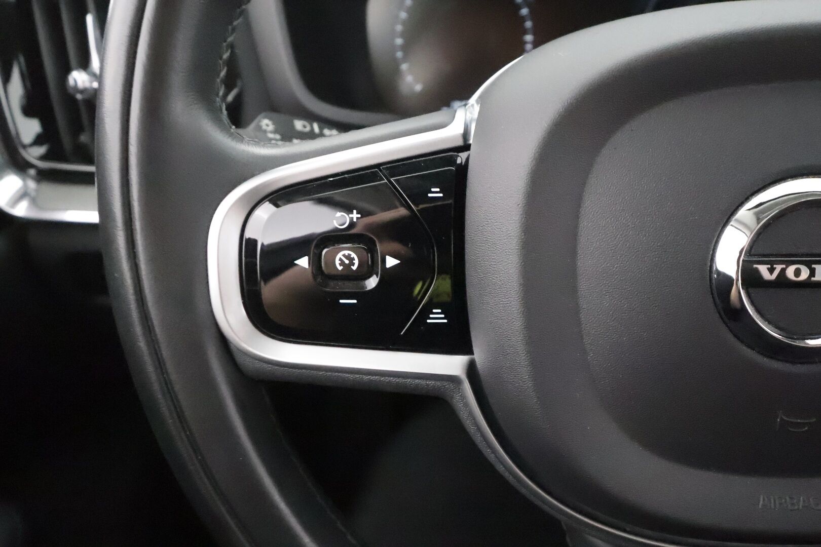 Volvo V60 2021 T8 TwE AWD Inscription aut - | H&K | Webasto | Koukku | ACC | LED | P.Kamera | Sporttipenkki Muistilla | Katveavustin | Kaistavahti | Navi | Keyless | Kahdet renkaat |