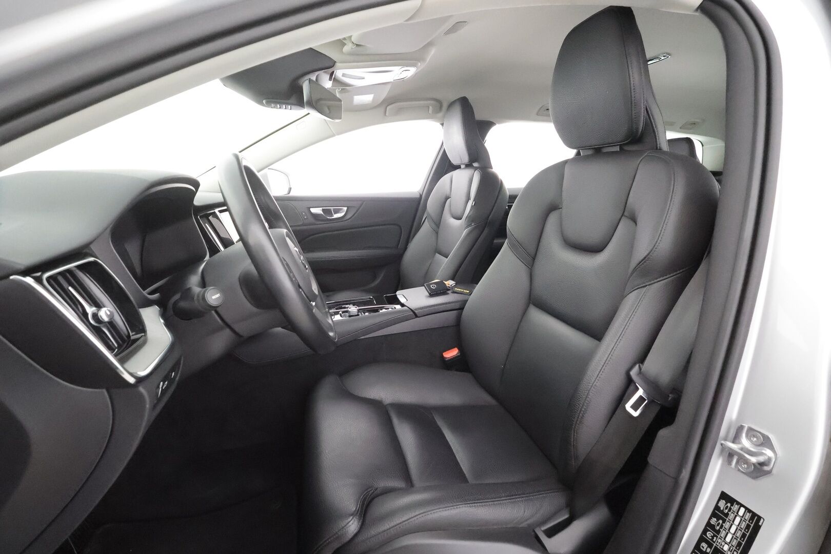 Volvo V60 2021 T8 TwE AWD Inscription aut - | H&K | Webasto | Koukku | ACC | LED | P.Kamera | Sporttipenkki Muistilla | Katveavustin | Kaistavahti | Navi | Keyless | Kahdet renkaat |
