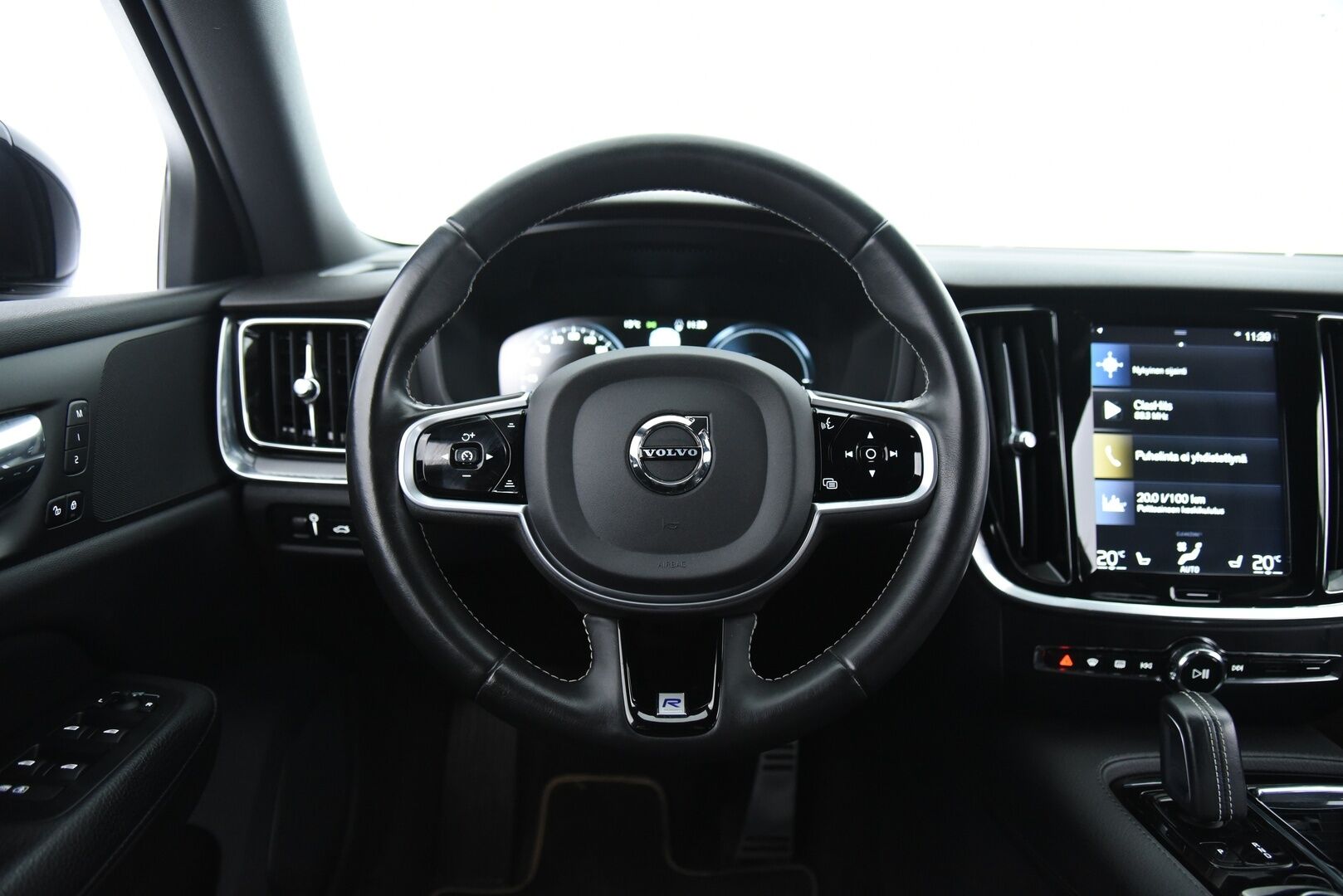 Volvo V60 2020 T6 TwE AWD R-Design aut / ACC & Pilot assist / Koukku / Webasto / BLIS / 360-kamera / Muistipenkki / Nahat / Jakopää tehty-25! - Jakopää tehty -25! 2x Latauskaapelit, Merkkihuollettu