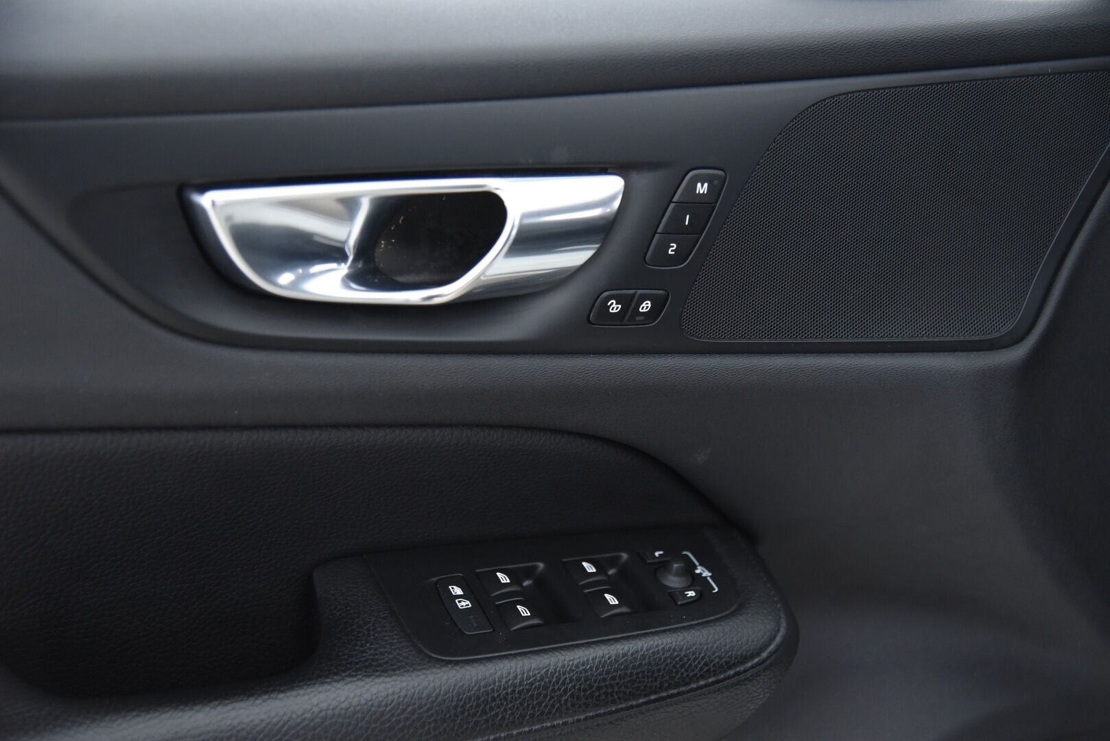 Volvo V60 2020 T6 TwE AWD R-Design aut / ACC & Pilot assist / Webasto / Blis / 360-kamera / Muistipenkki / Nahat / Jakopää tehty-25! - Jakopää tehty -25! 2x Latauskaapelit, Merkkihuollettu