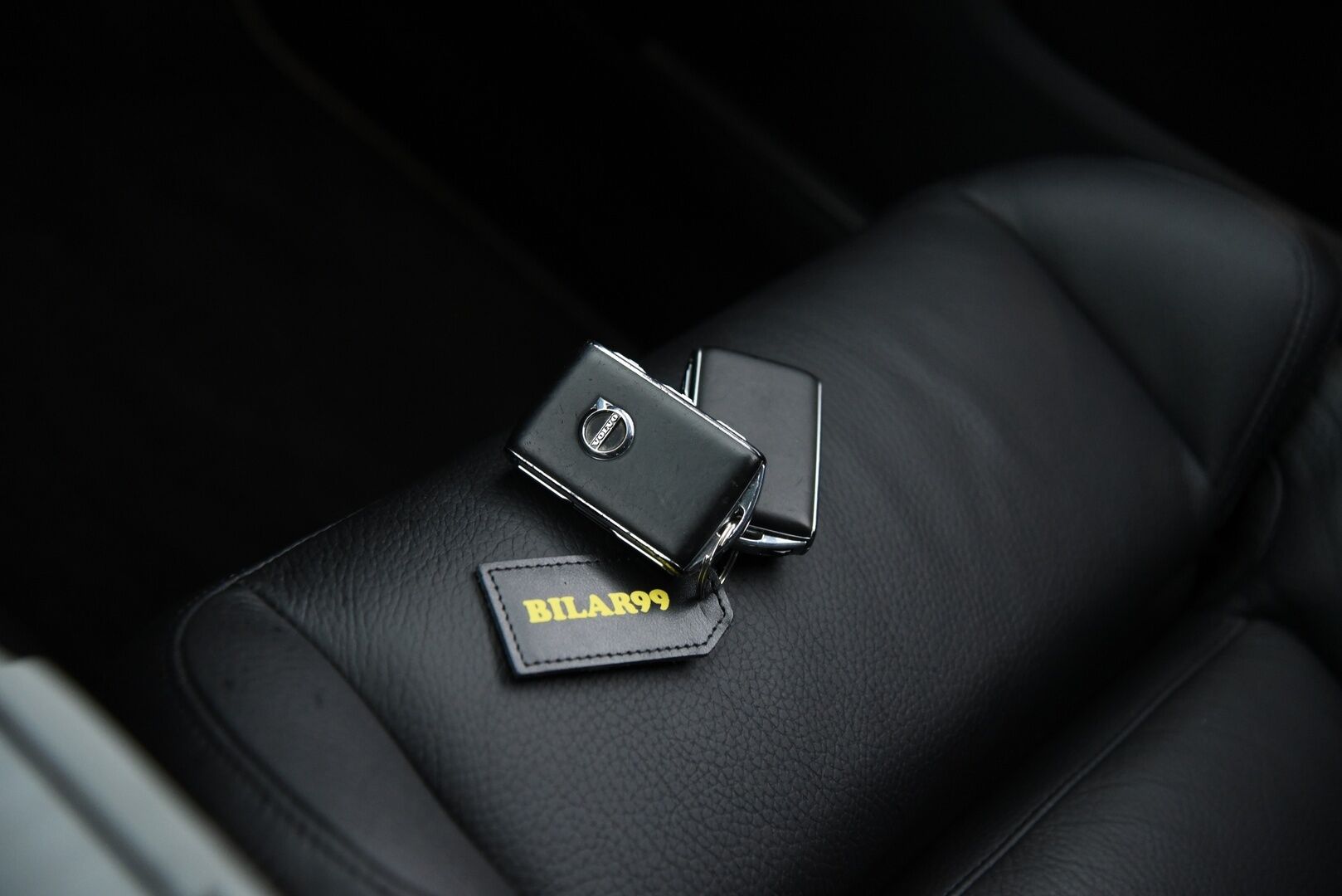 Volvo V60 2020 T6 TwE AWD R-Design aut / ACC & Pilot assist / Koukku / Webasto / BLIS / 360-kamera / Muistipenkki / Nahat / Jakopää tehty-25! - Jakopää tehty -25! 2x Latauskaapelit, Merkkihuollettu