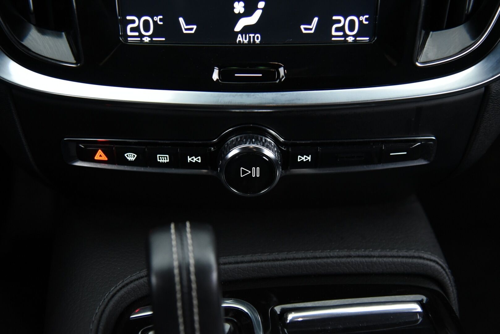 Volvo V60 2020 T6 TwE AWD R-Design aut / ACC & Pilot assist / Webasto / Blis / 360-kamera / Muistipenkki / Nahat / Jakopää tehty-25! - Jakopää tehty -25! 2x Latauskaapelit, Merkkihuollettu