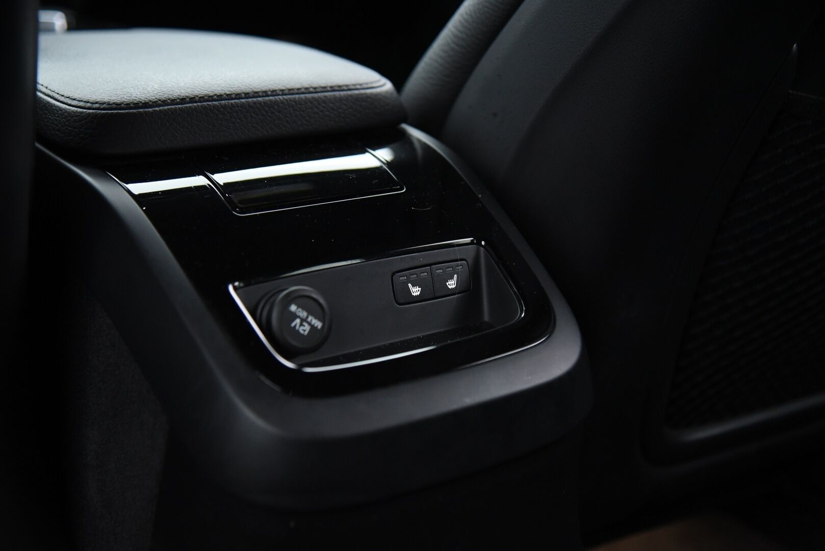 Volvo V60 2020 T6 TwE AWD R-Design aut / ACC & Pilot assist / Webasto / Blis / 360-kamera / Muistipenkki / Nahat / Jakopää tehty-25! - Jakopää tehty -25! 2x Latauskaapelit, Merkkihuollettu