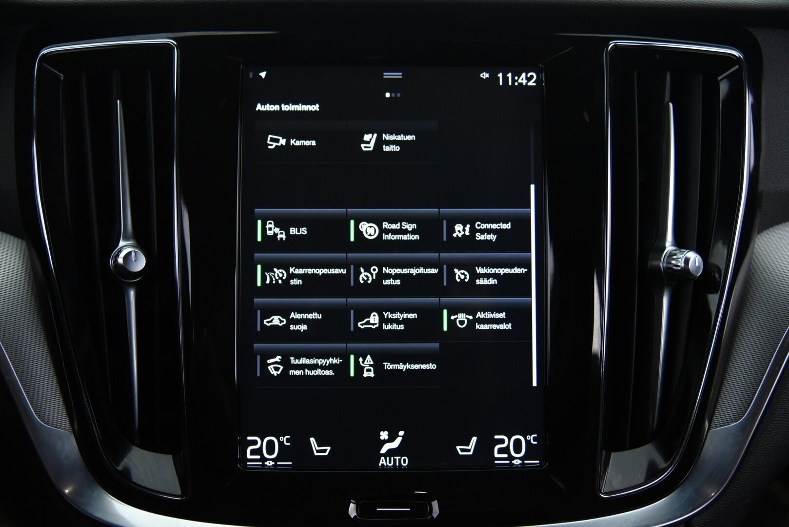 Volvo V60 2020 T6 TwE AWD R-Design aut / ACC & Pilot assist / Webasto / Blis / 360-kamera / Muistipenkki / Nahat / Jakopää tehty-25! - Jakopää tehty -25! 2x Latauskaapelit, Merkkihuollettu