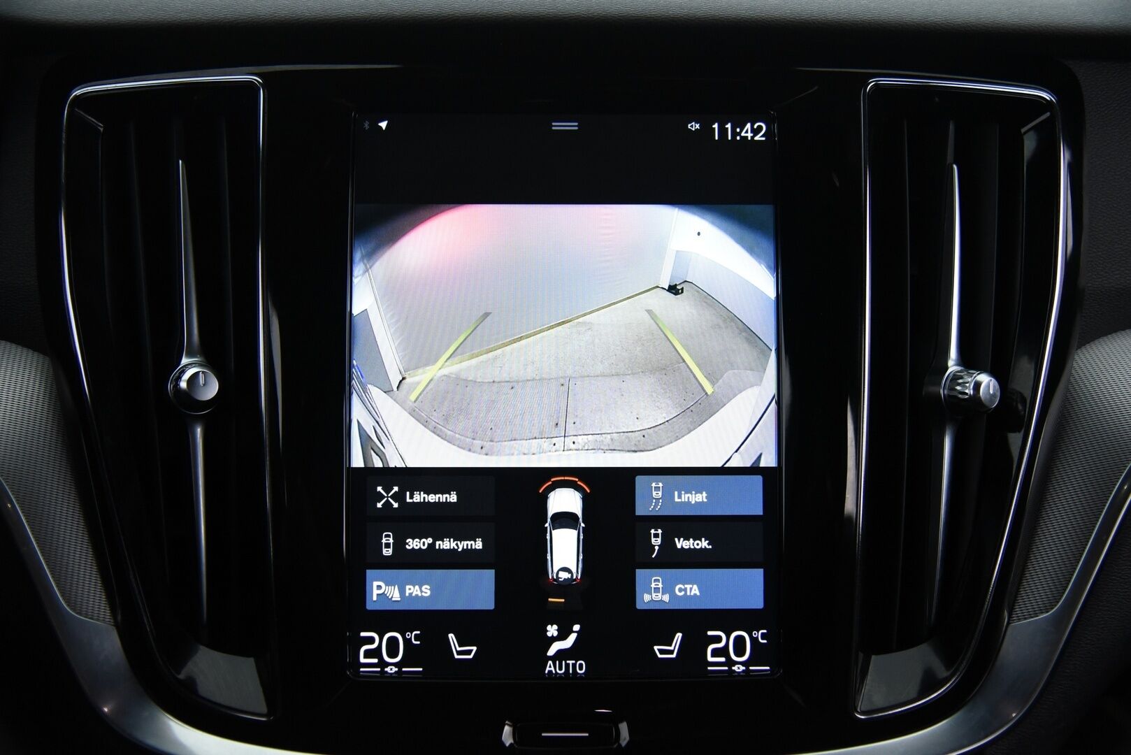 Volvo V60 2020 T6 TwE AWD R-Design aut / ACC & Pilot assist / Koukku / Webasto / BLIS / 360-kamera / Muistipenkki / Nahat / Jakopää tehty-25! - Jakopää tehty -25! 2x Latauskaapelit, Merkkihuollettu